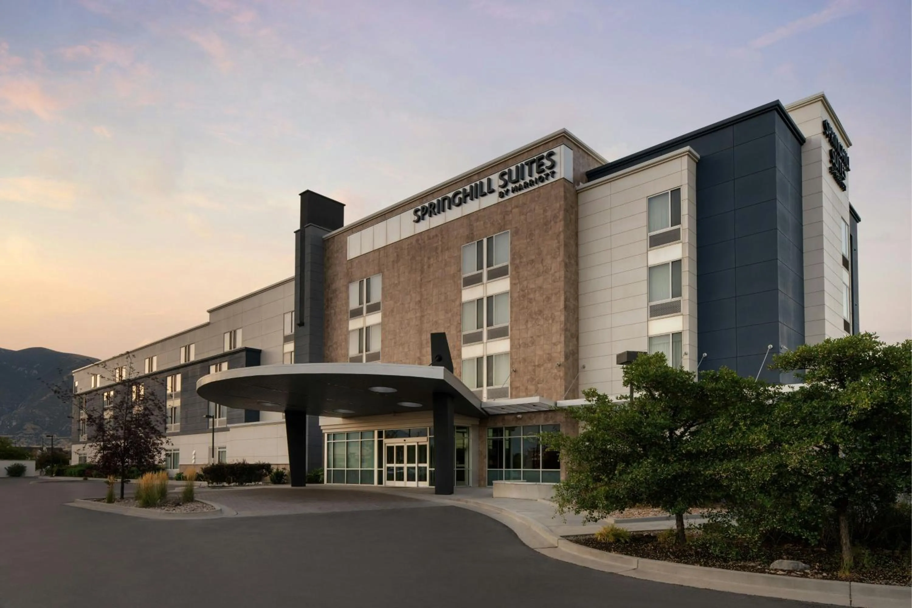 Property building in SpringHill Suites by Marriott Salt Lake City Draper
