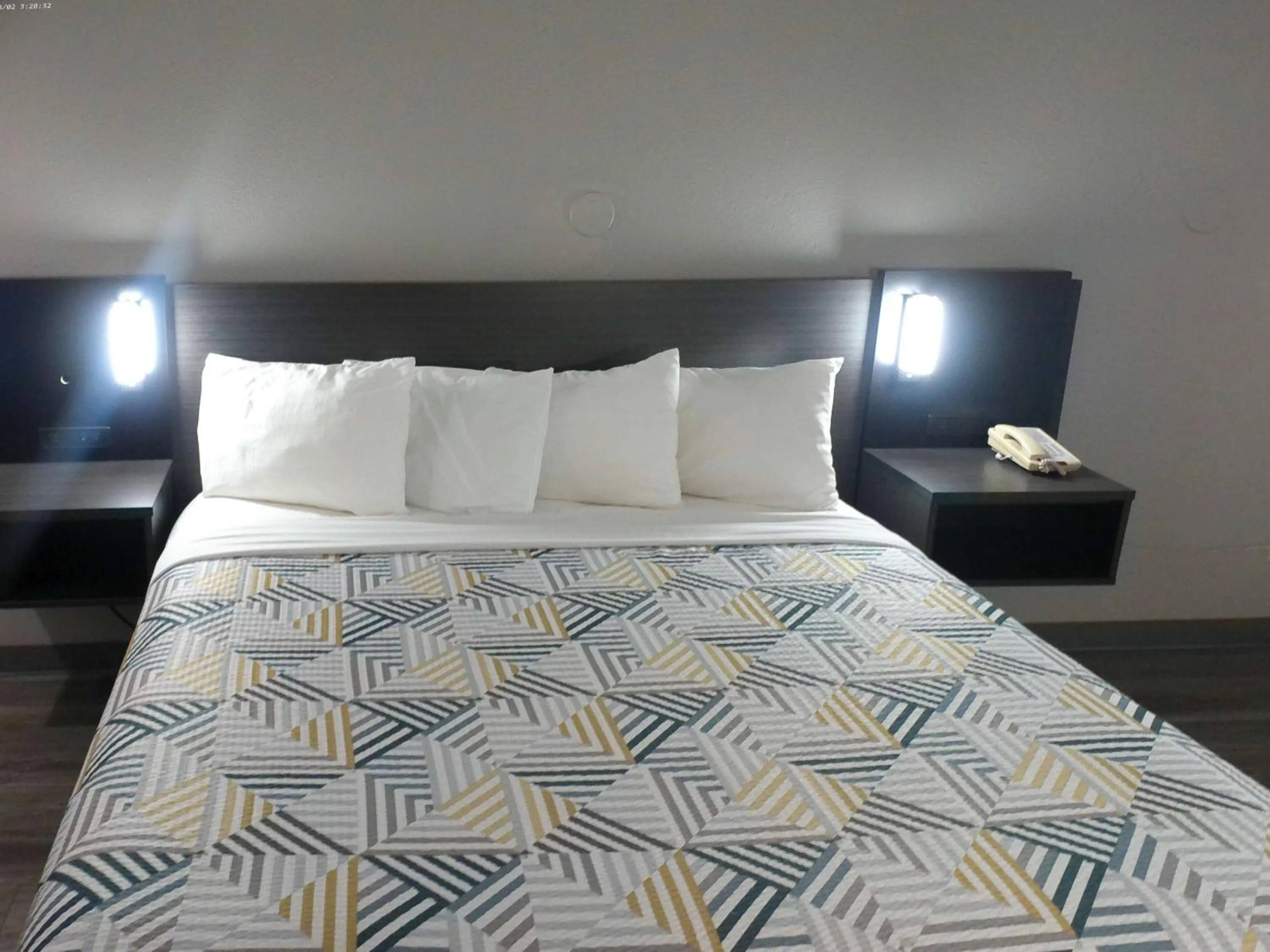 Bedroom, Bed in Motel 6-Winslow, AZ