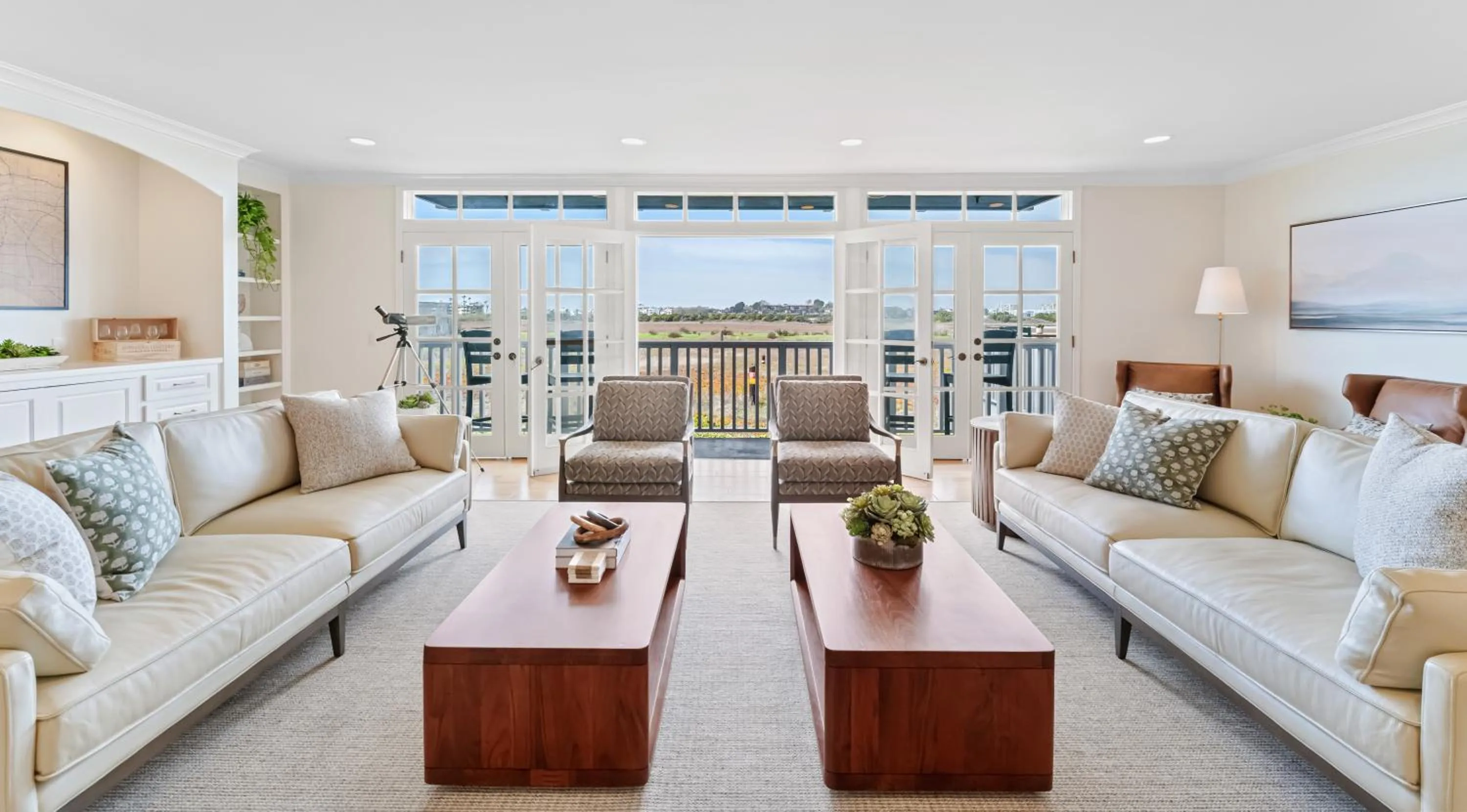 Living room in Inn at Playa del Rey