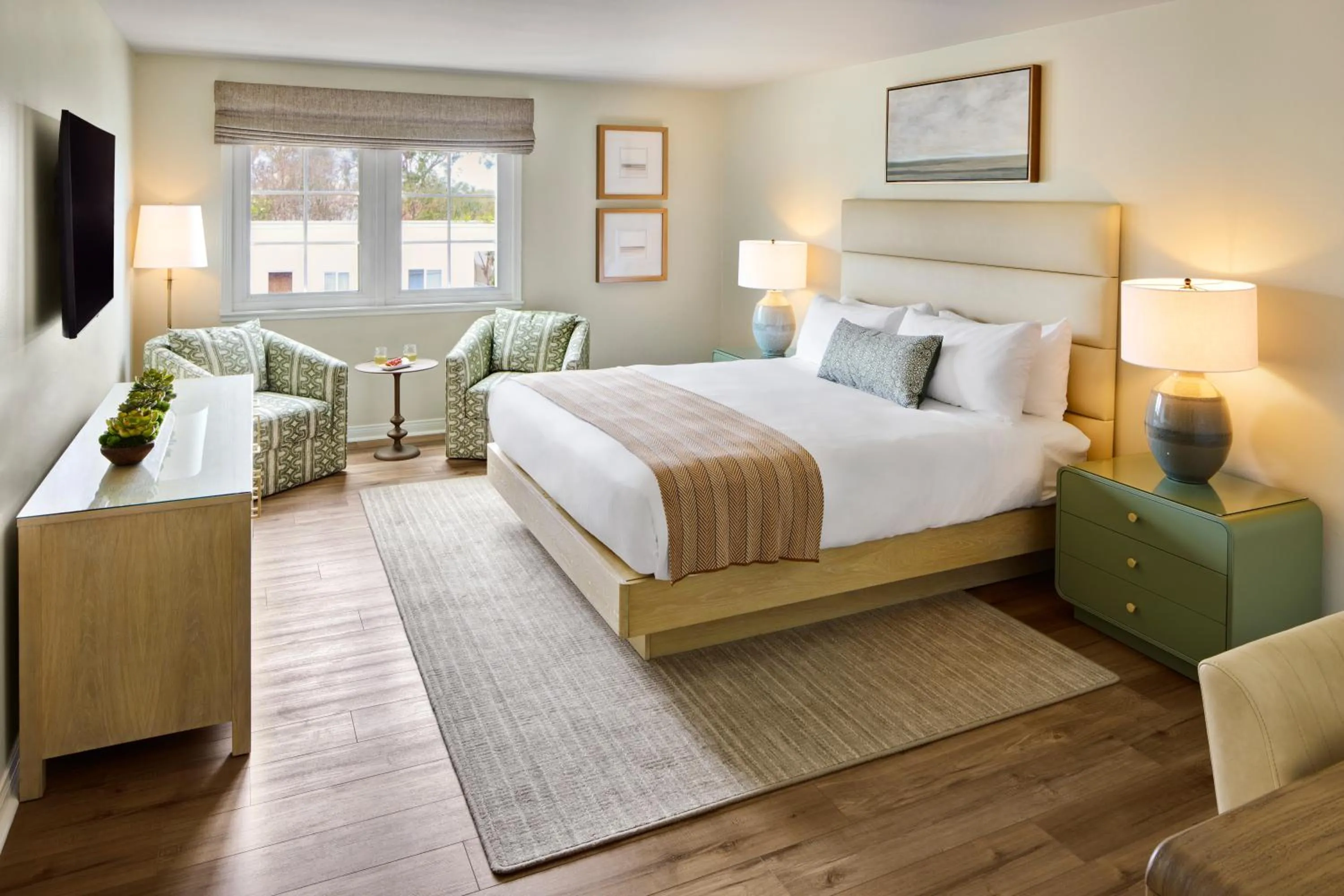 Bed in Inn at Playa del Rey