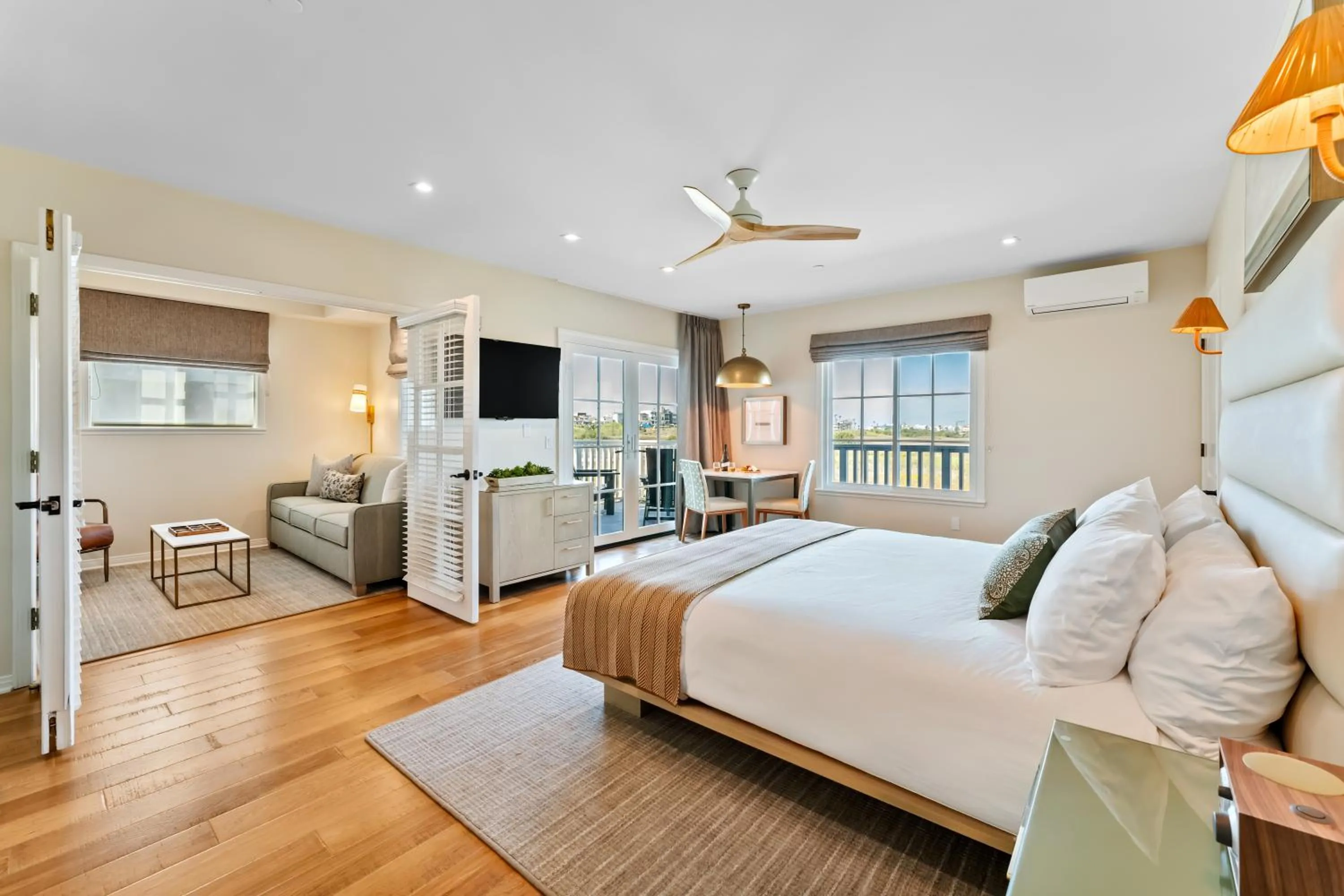 Bedroom, Bed in Inn at Playa del Rey