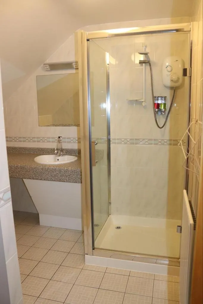 Shower in Hillview Lodge
