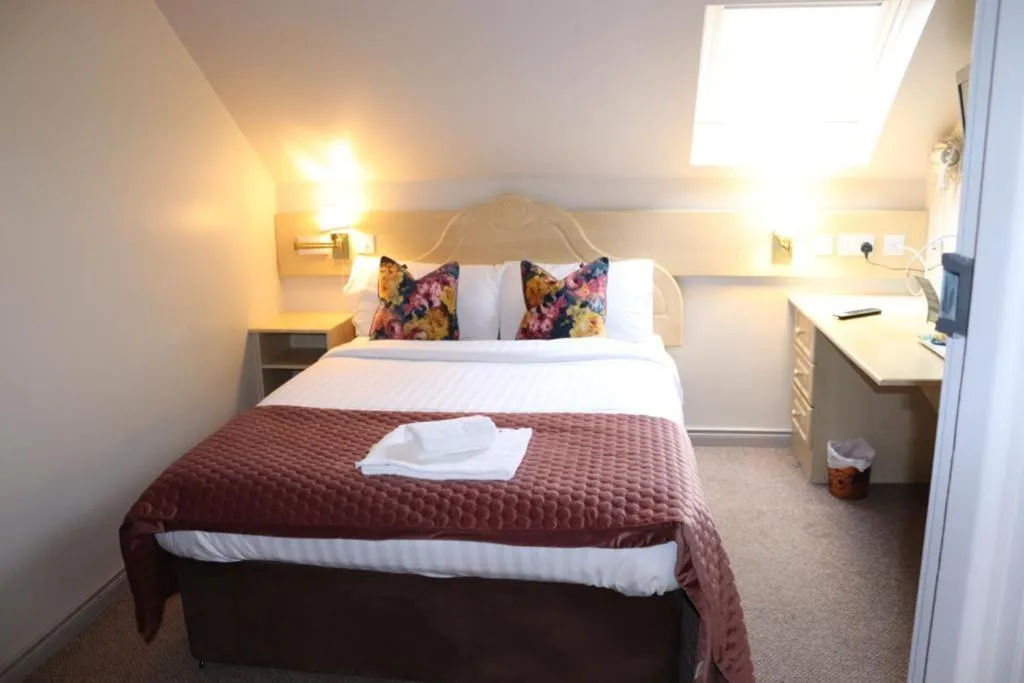 Bedroom, Bed in Hillview Lodge