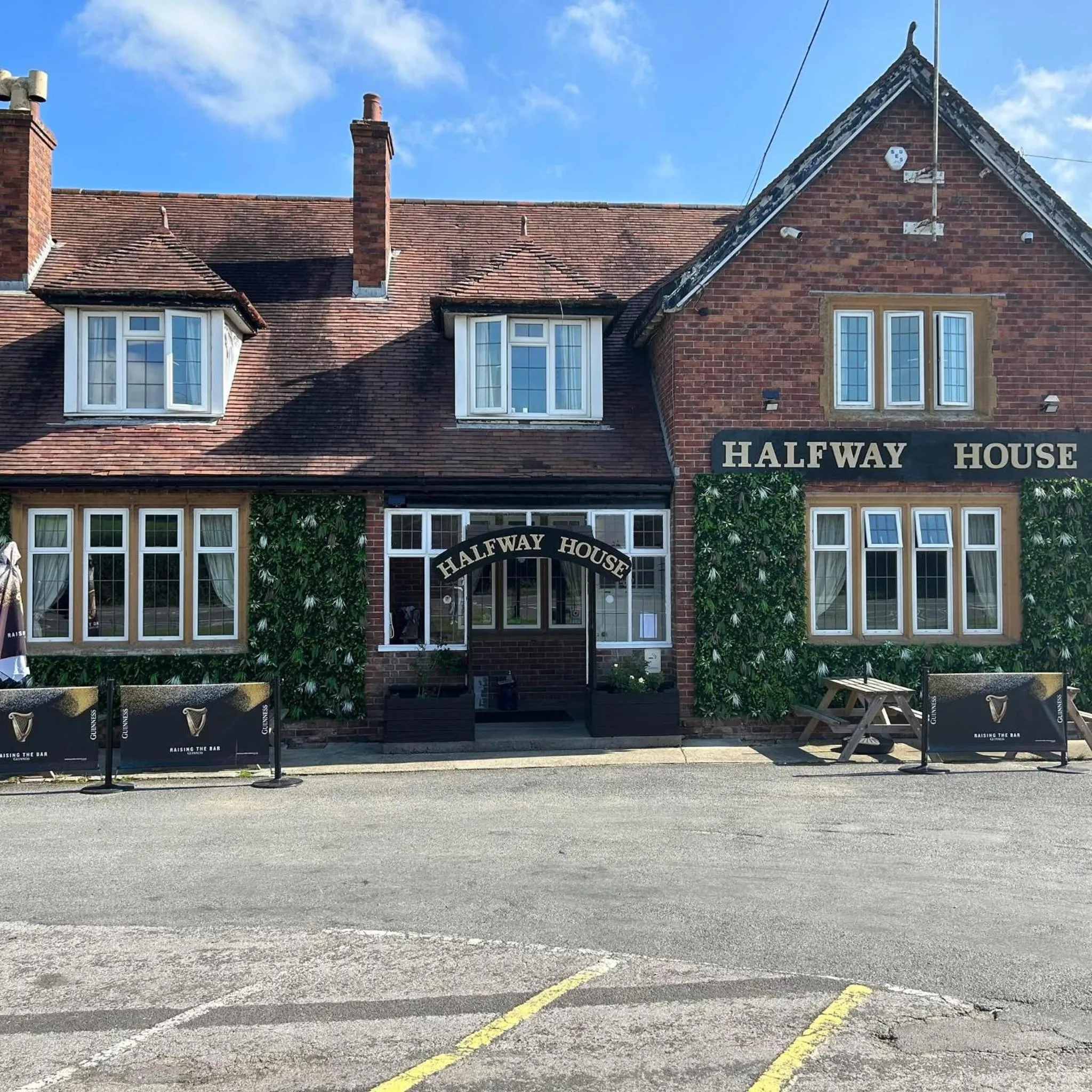 Property building in Halfway House Inn Country Lodge