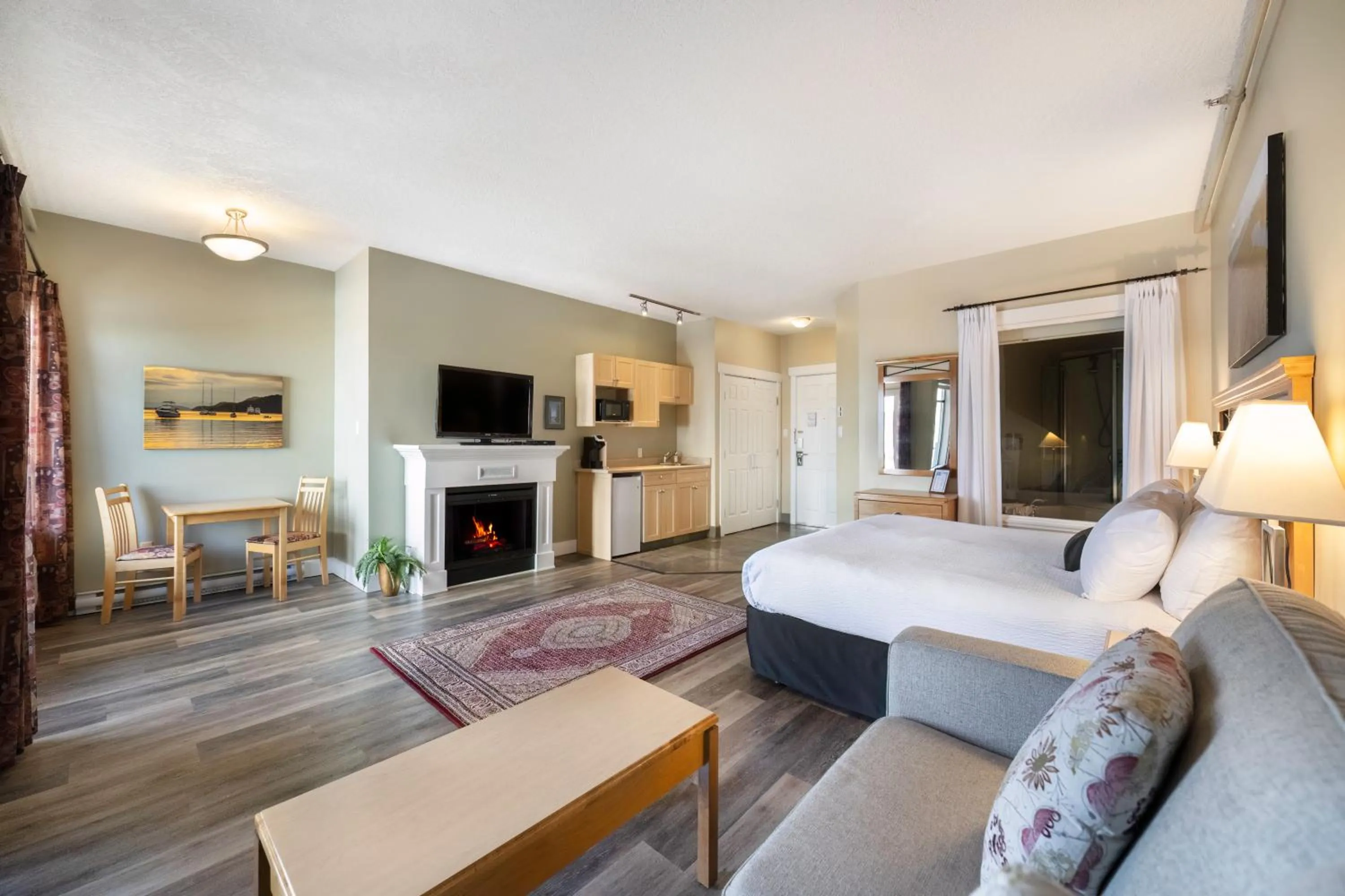 Bed in Sidney Waterfront Inn & Suites