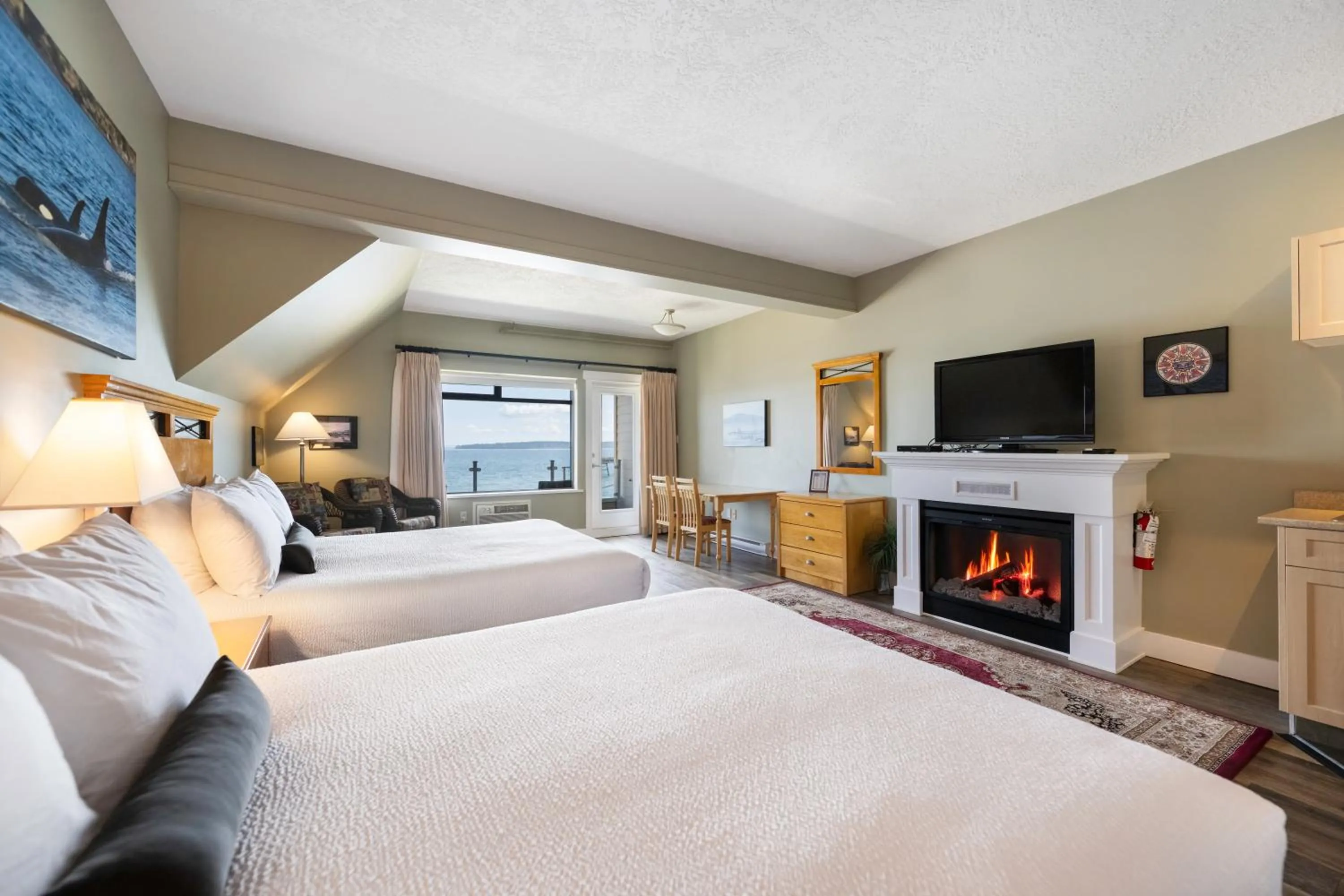 Bed in Sidney Waterfront Inn & Suites