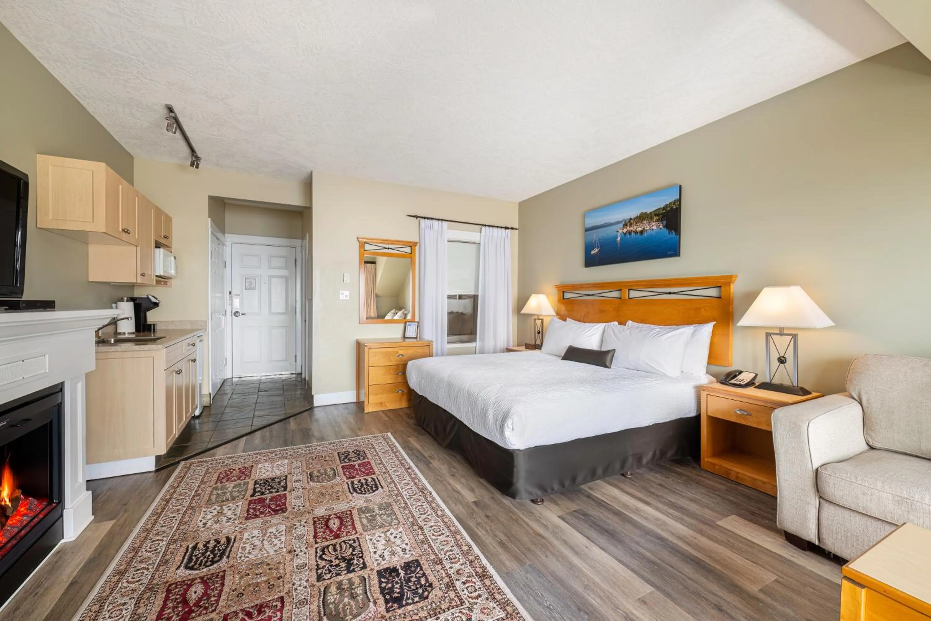 Bed in Sidney Waterfront Inn & Suites