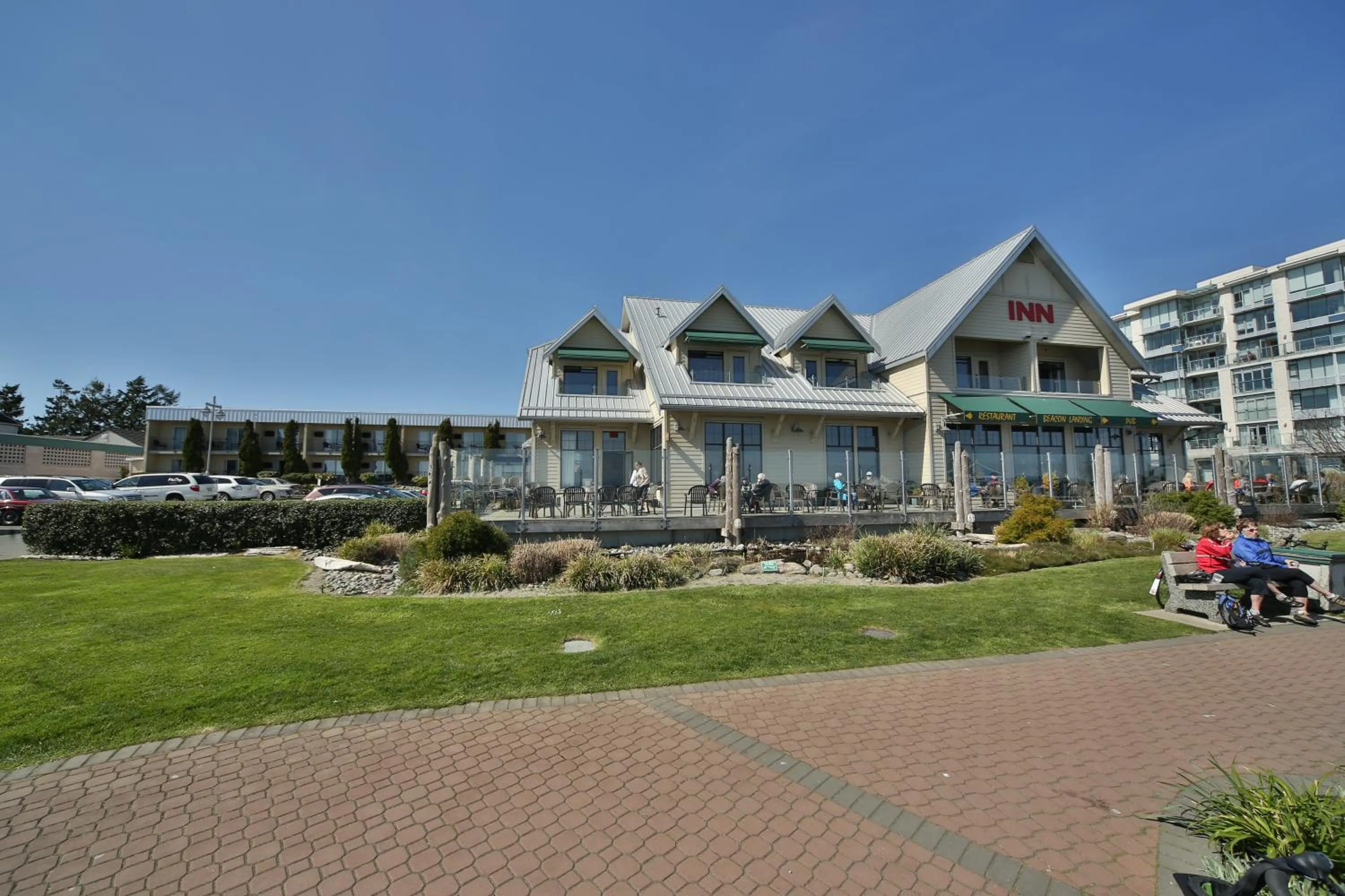 Property building in Sidney Waterfront Inn & Suites