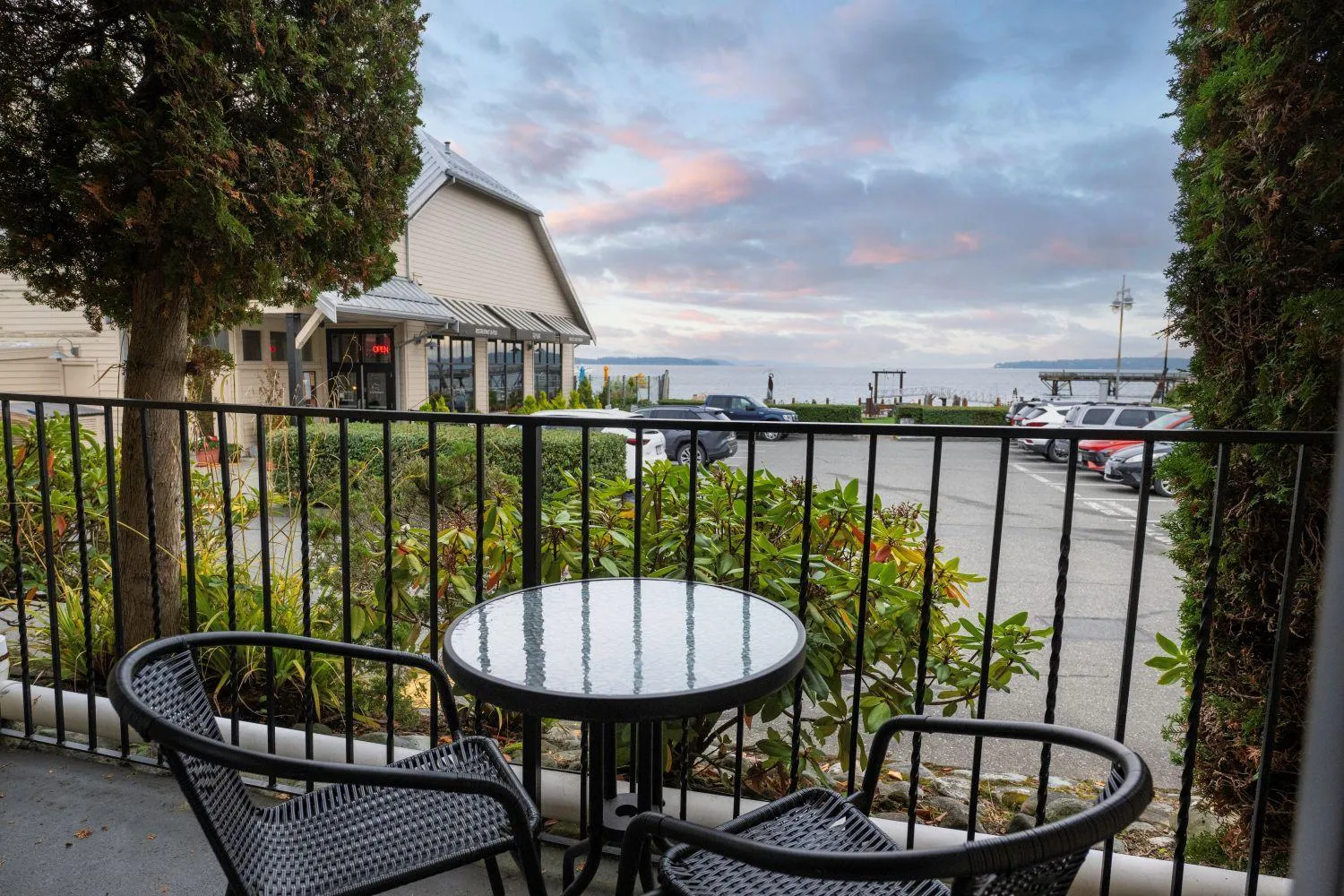 Sidney Waterfront Inn & Suites