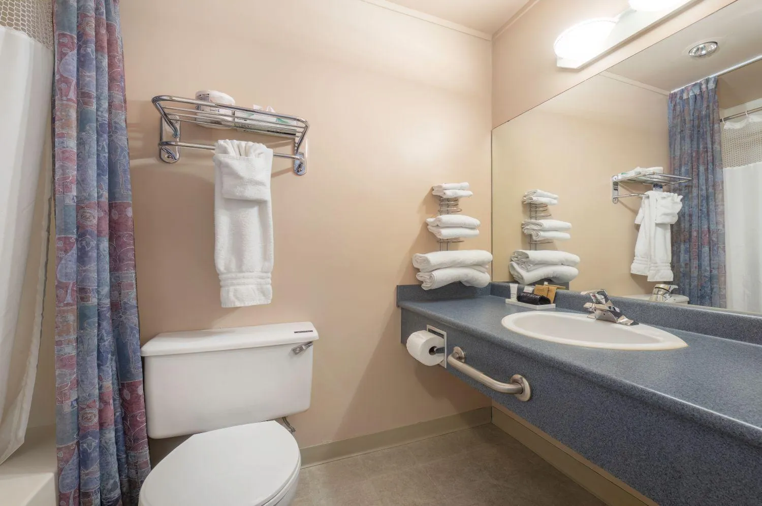 Sidney Waterfront Inn & Suites