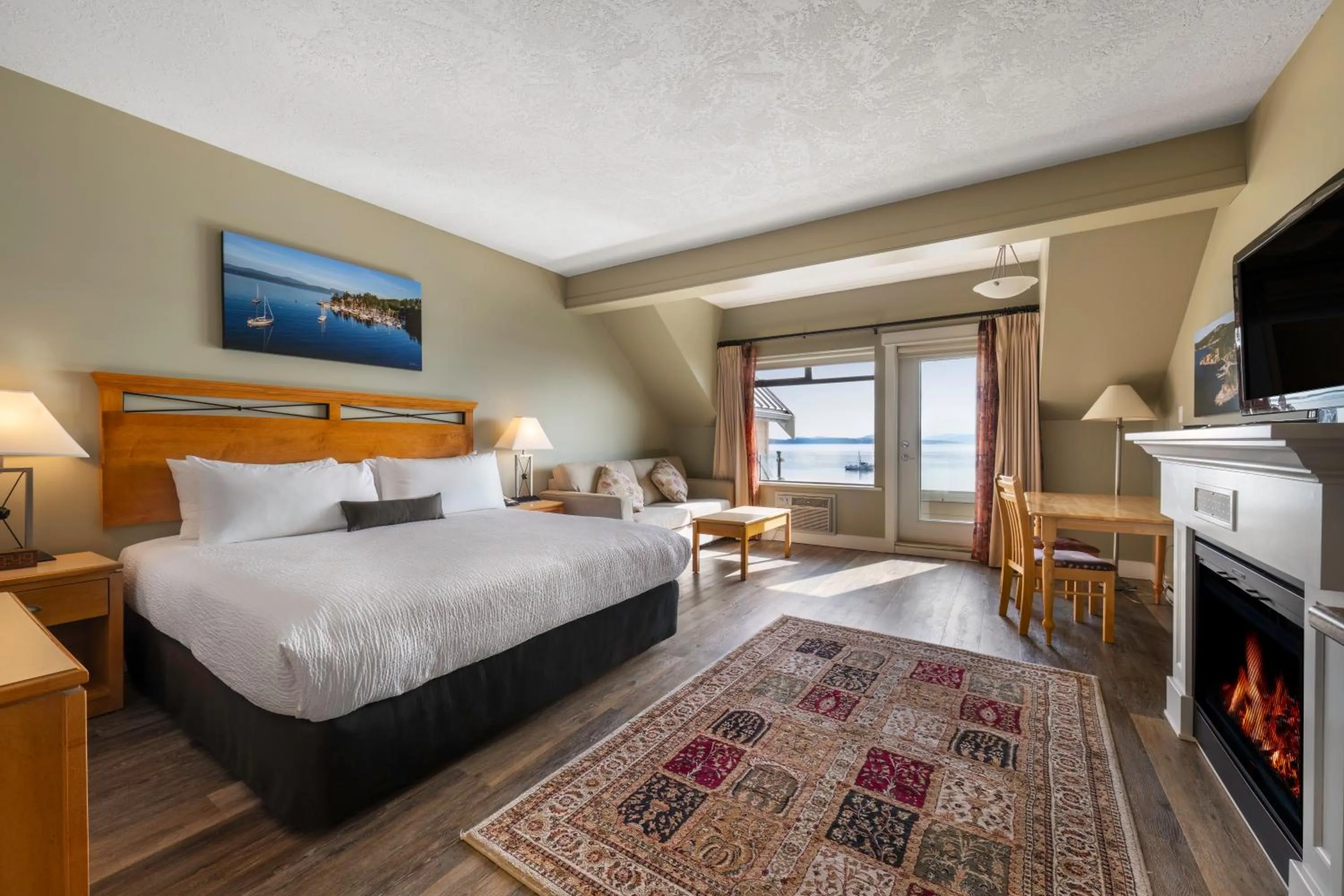 Bed in Sidney Waterfront Inn & Suites