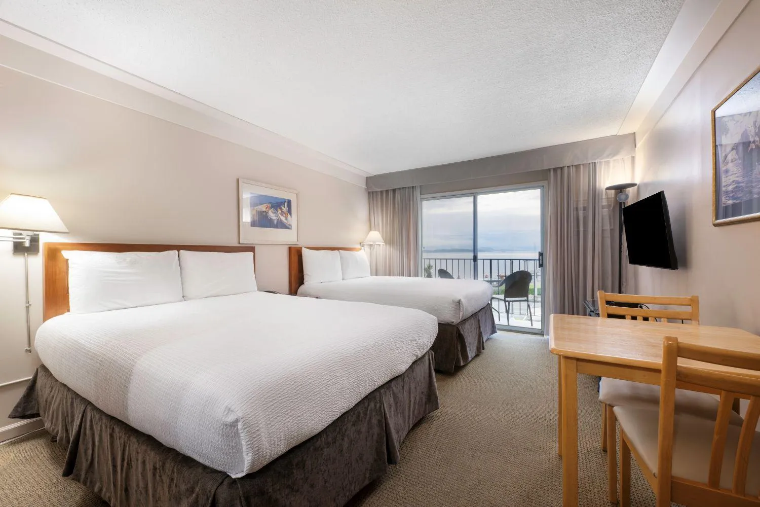 Bed in Sidney Waterfront Inn & Suites