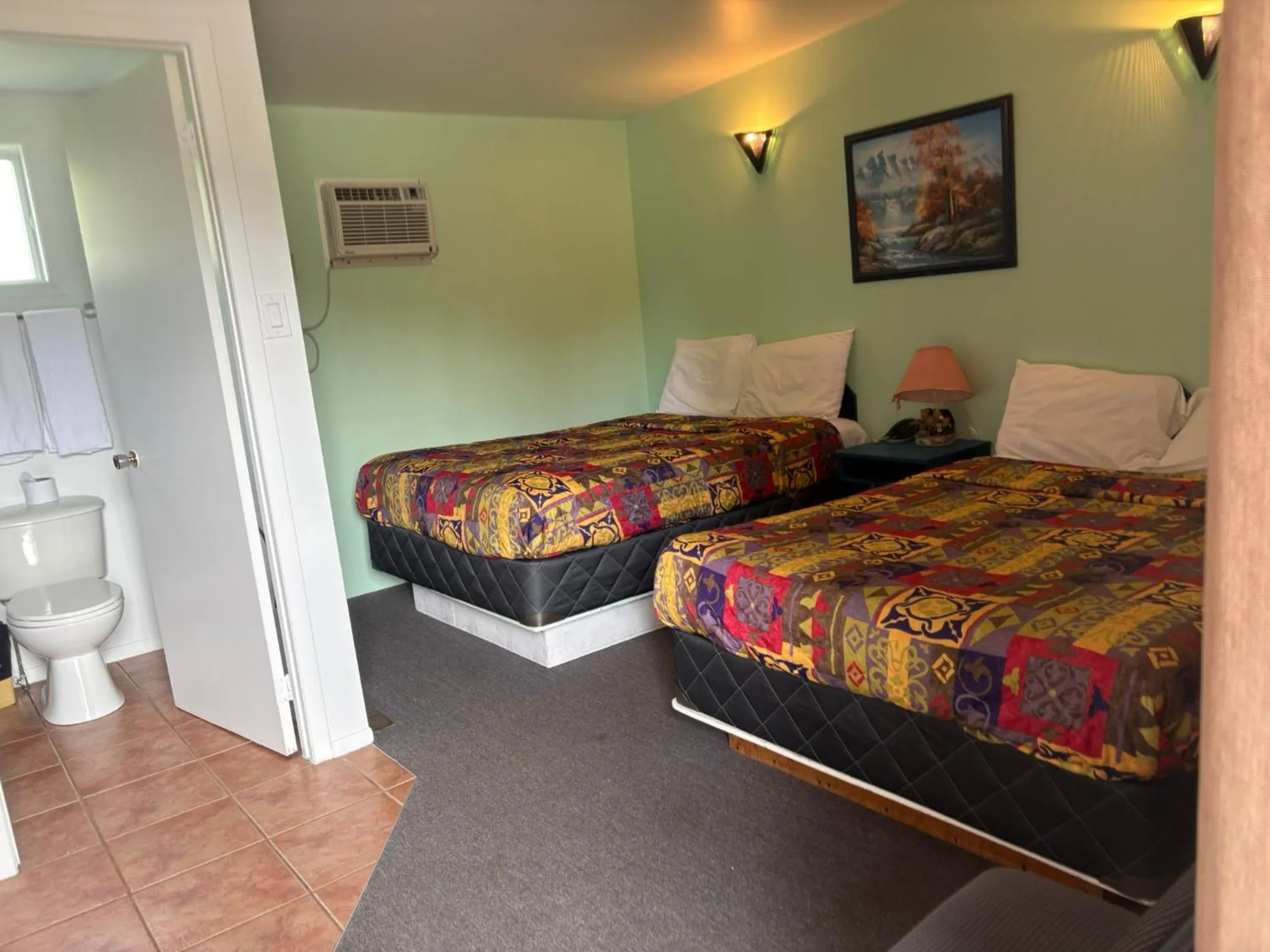 Bed in Motel Le Voyageur