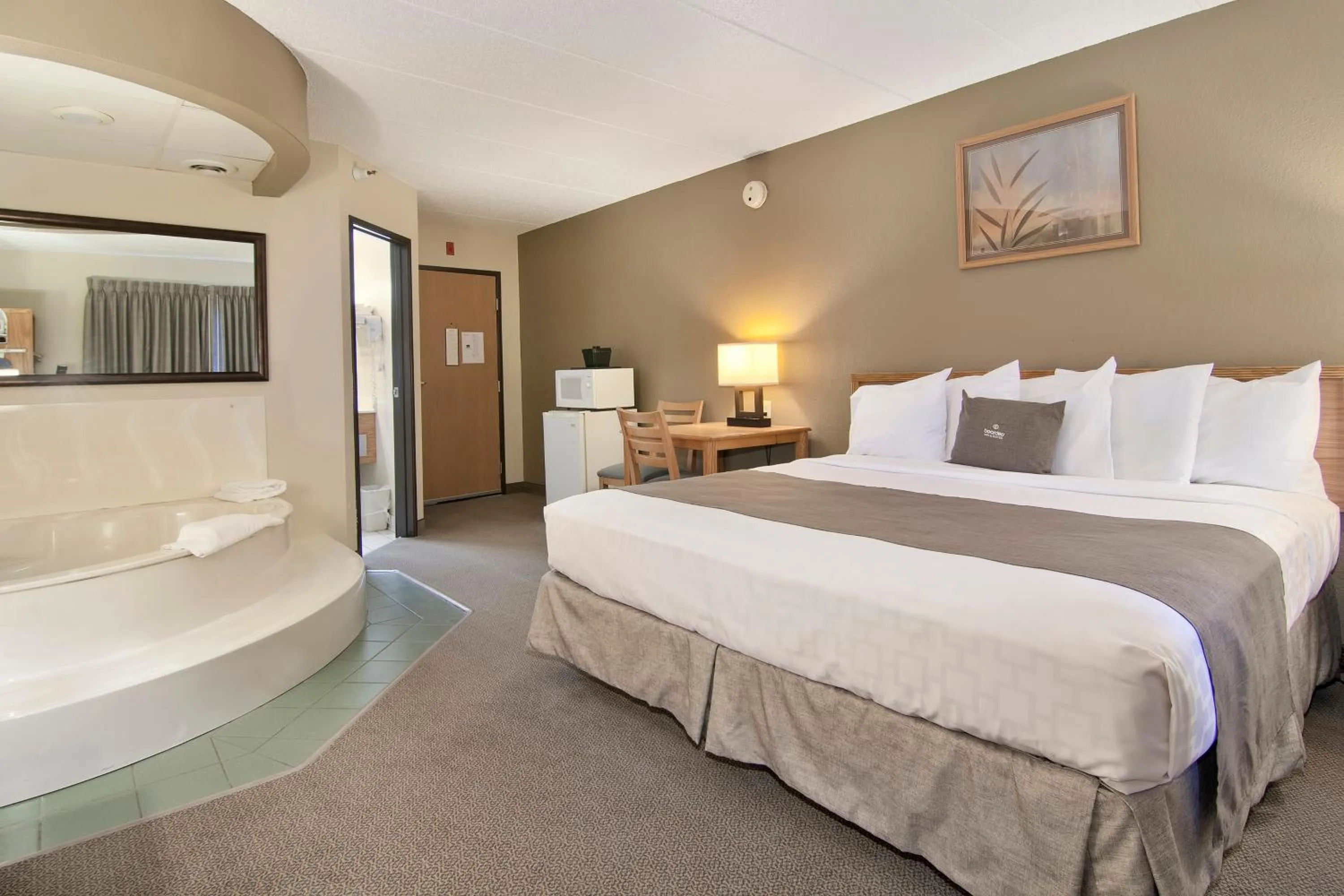 Bed in Boarders Inn & Suites by Cobblestone Hotels - Faribault