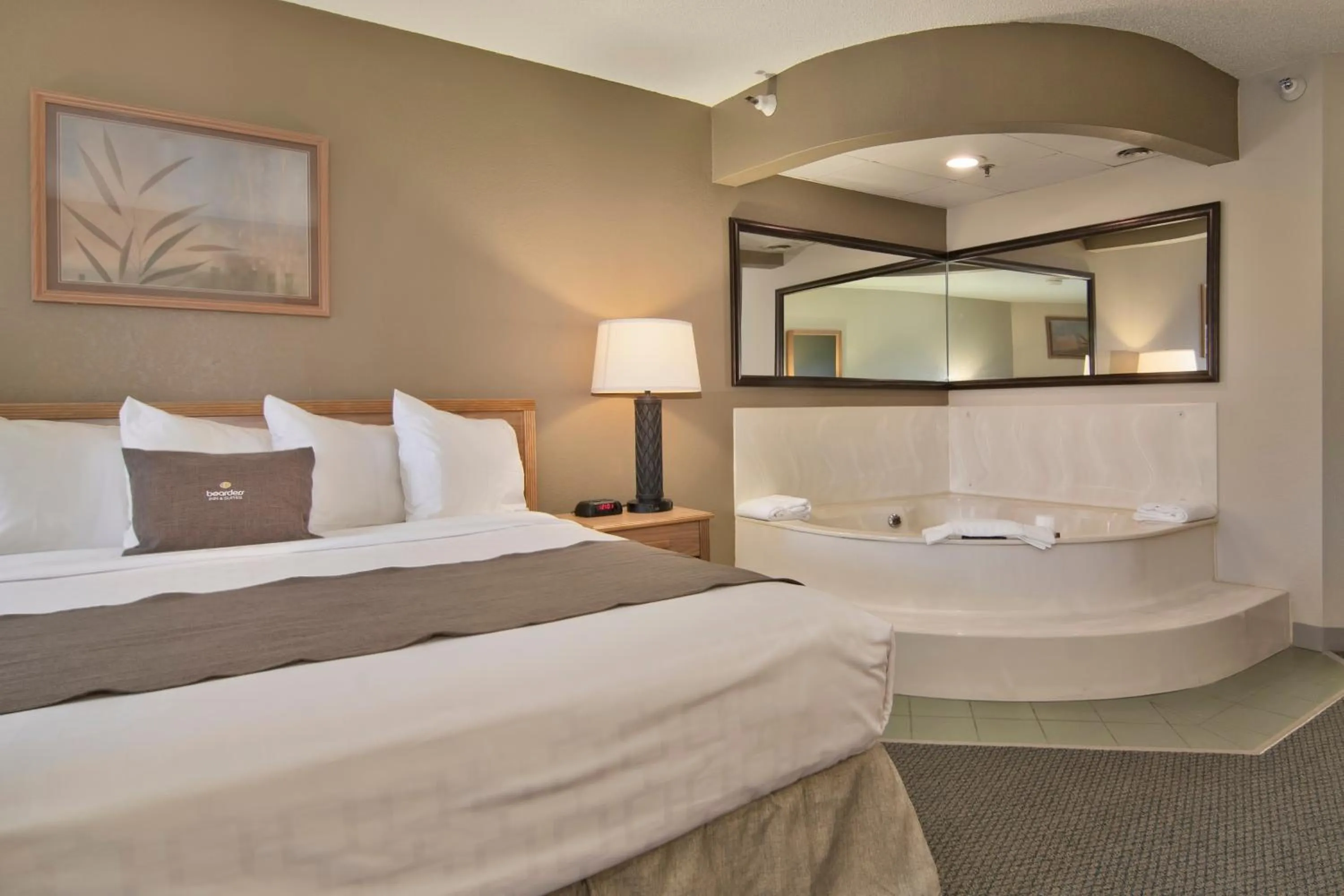 Bed in Boarders Inn & Suites by Cobblestone Hotels - Faribault