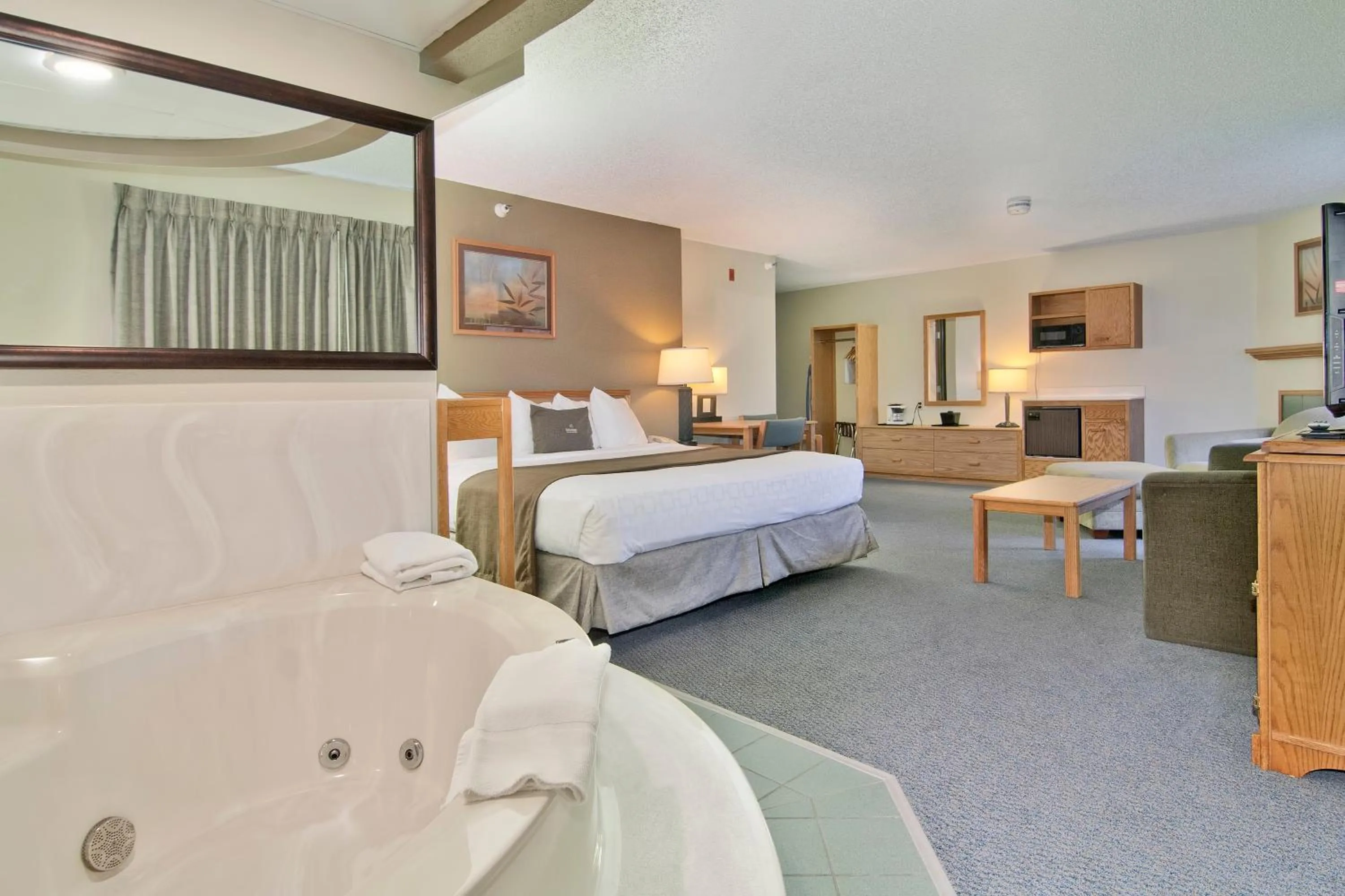 Bed in Boarders Inn & Suites by Cobblestone Hotels - Faribault