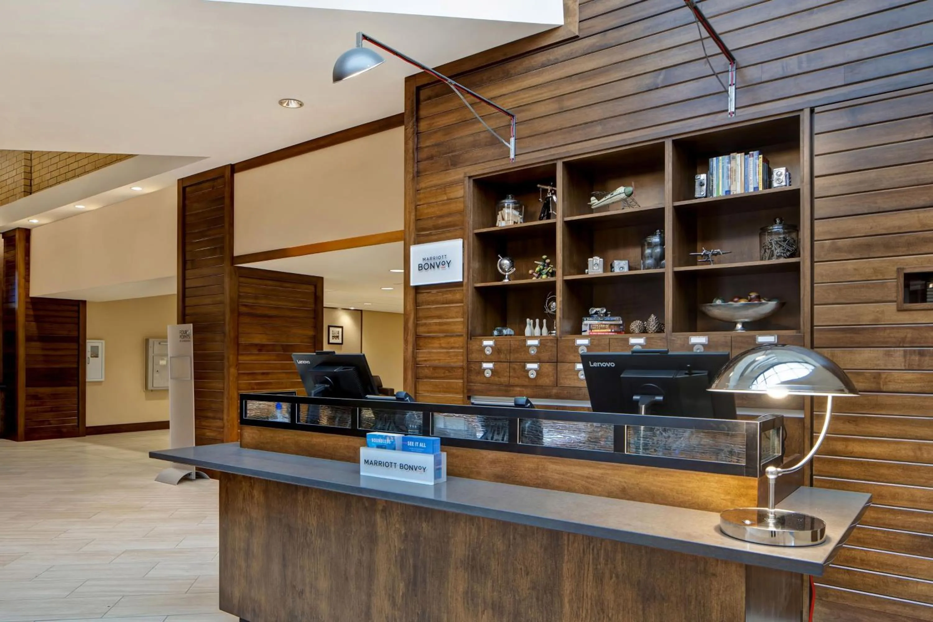 Lobby or reception in Four Points by Sheraton Peoria
