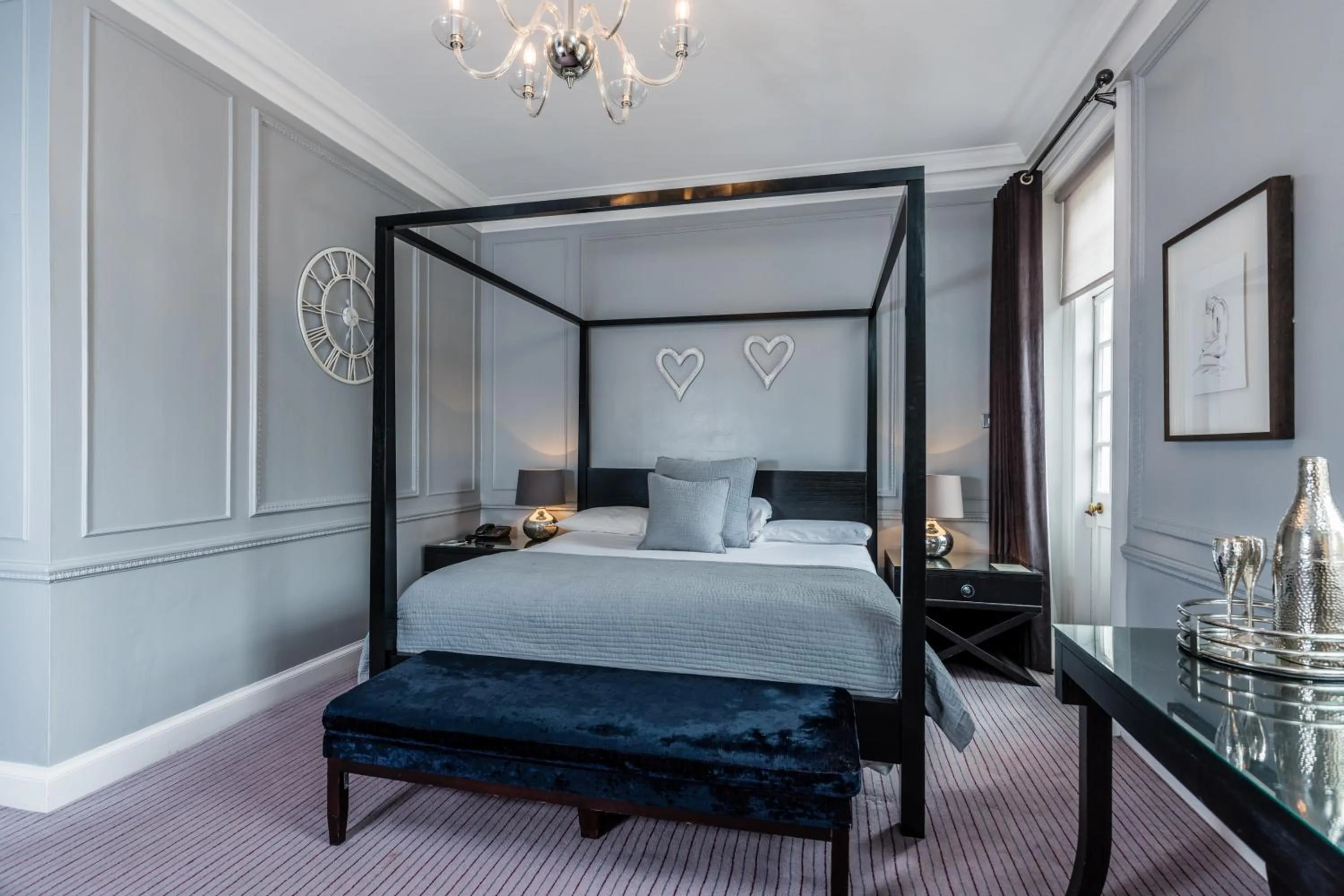 Bed in Gorse Hill Hotel