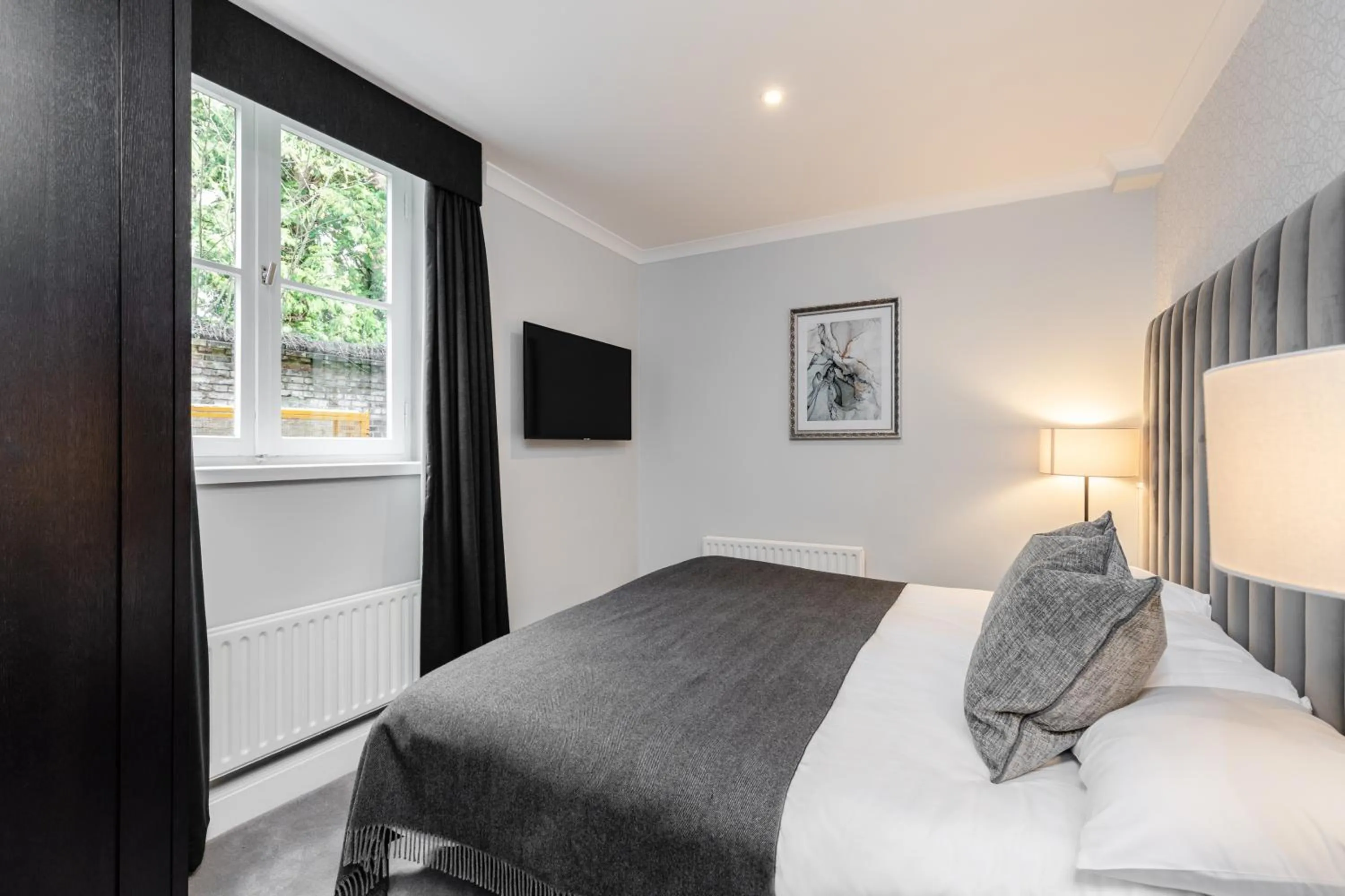 Bed in Gorse Hill Hotel