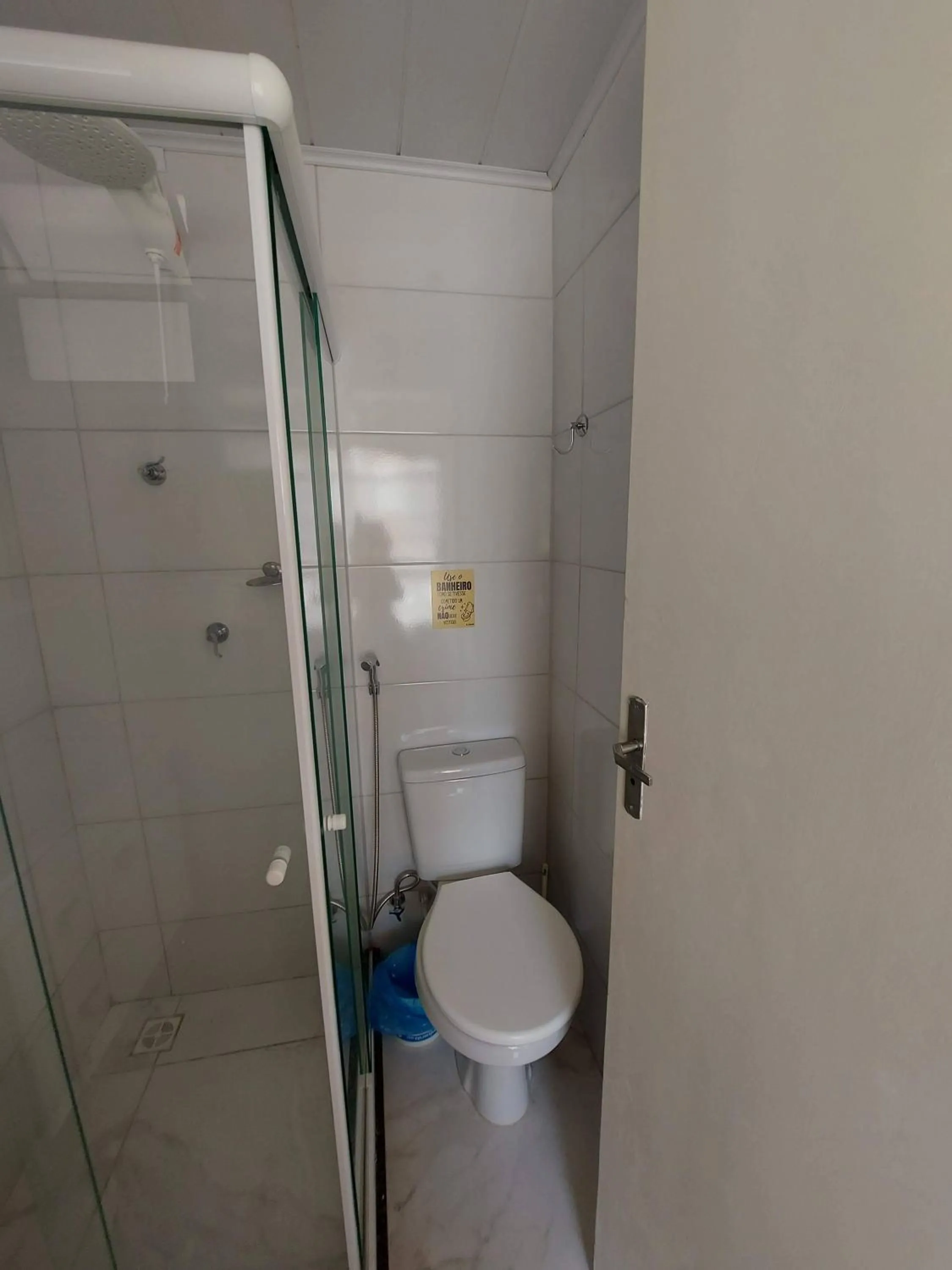 Shower in A Casa Morro do Moreno