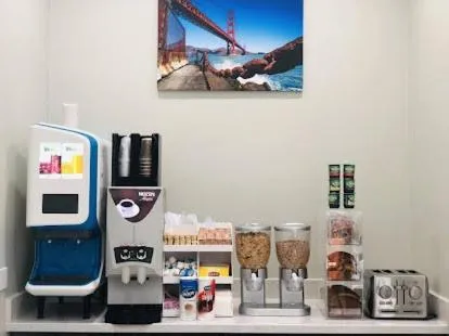 Coffee/tea facilities in Bay Hotel