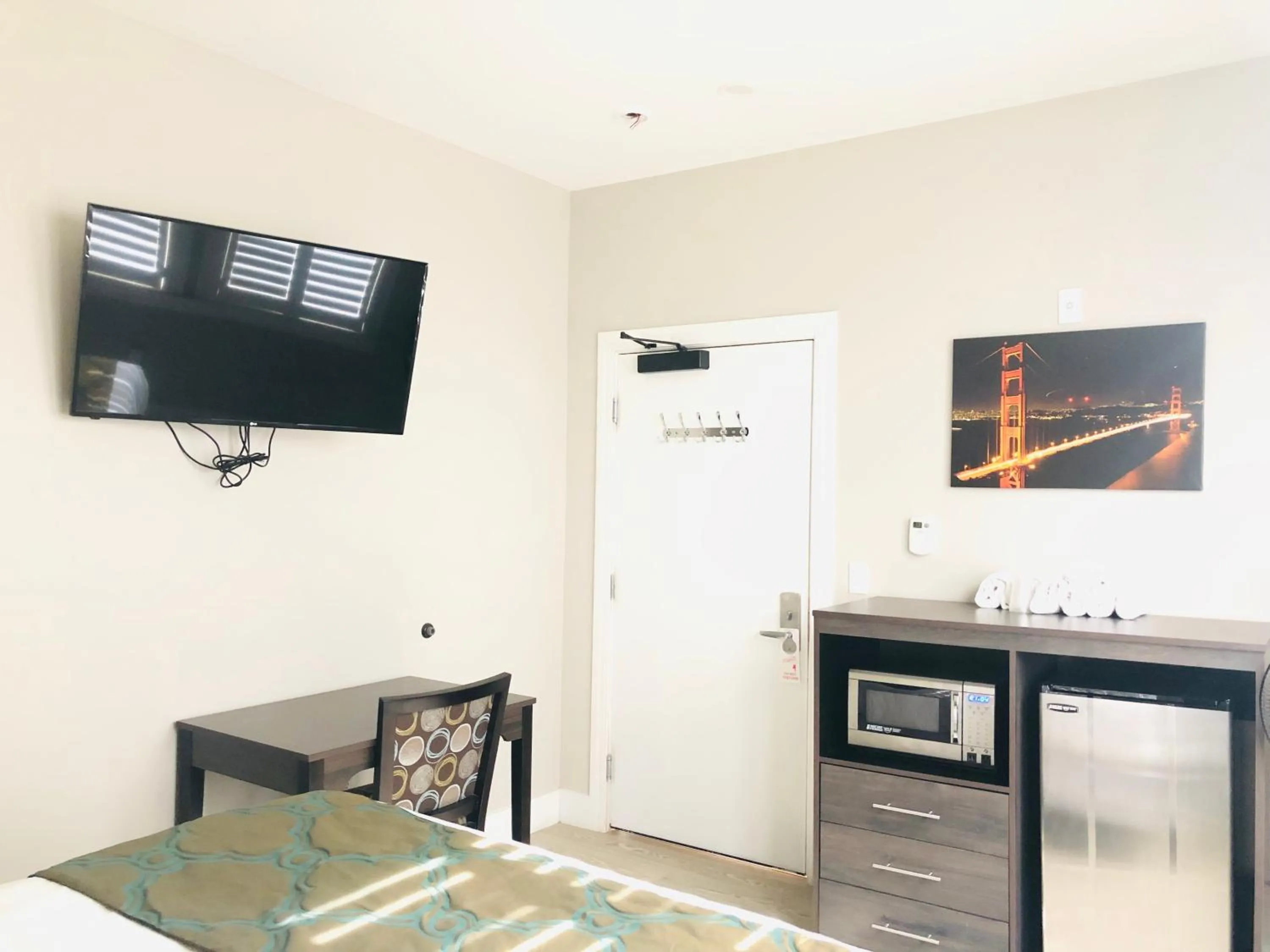 TV and multimedia in Bay Hotel