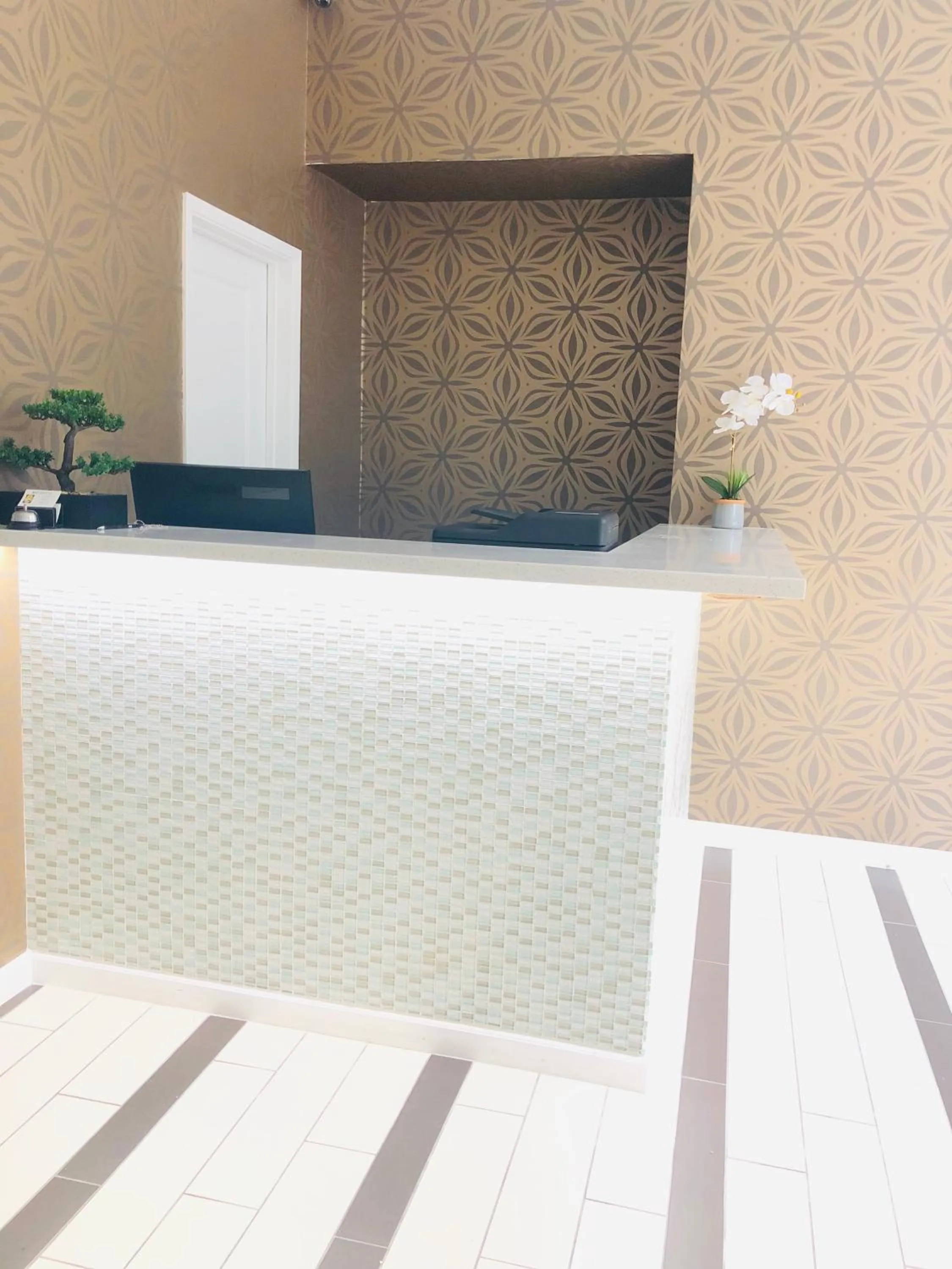 Lobby or reception, Bed in Bay Hotel