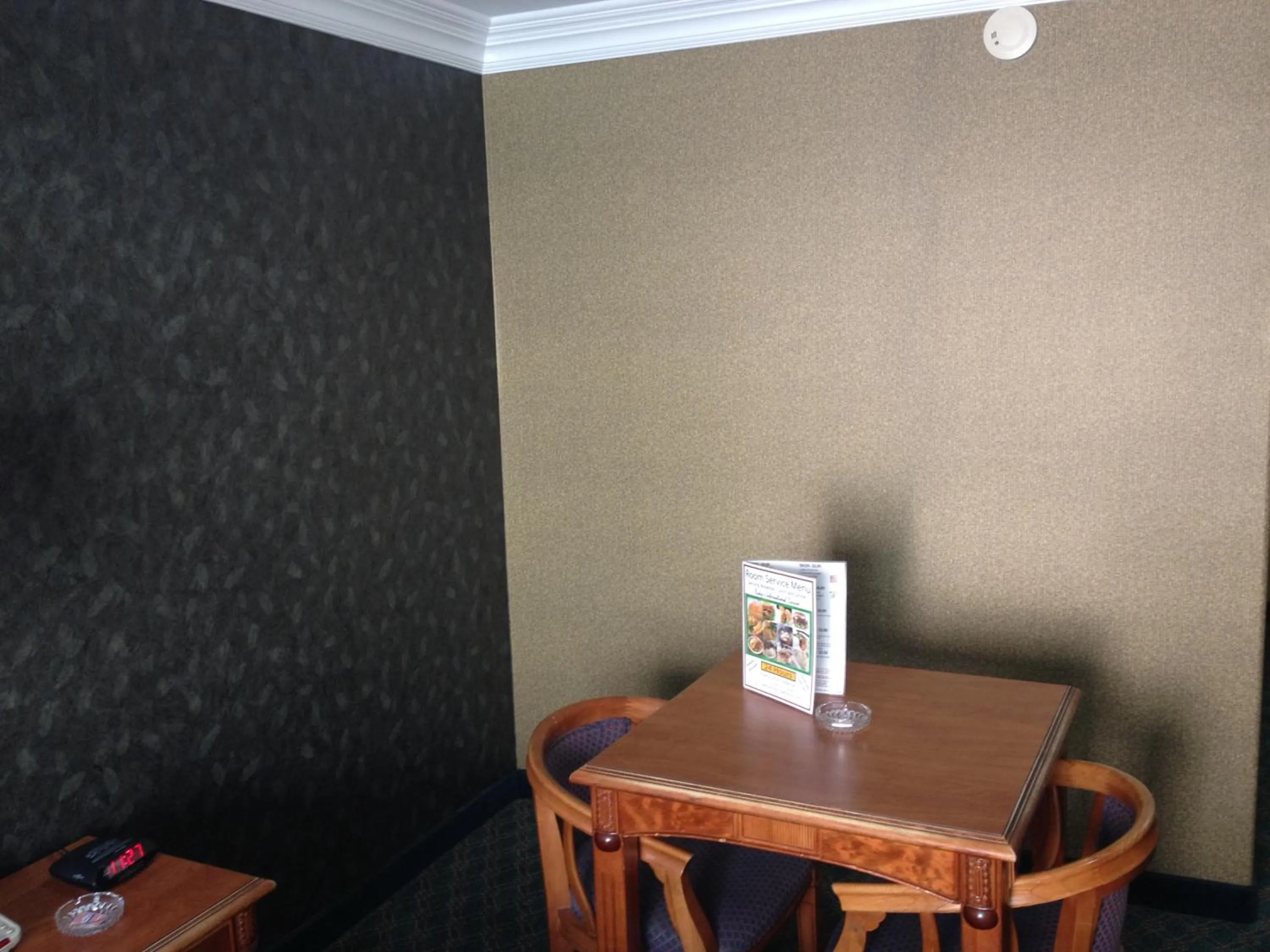 Seating area in Crystal Inn Suites & Spas