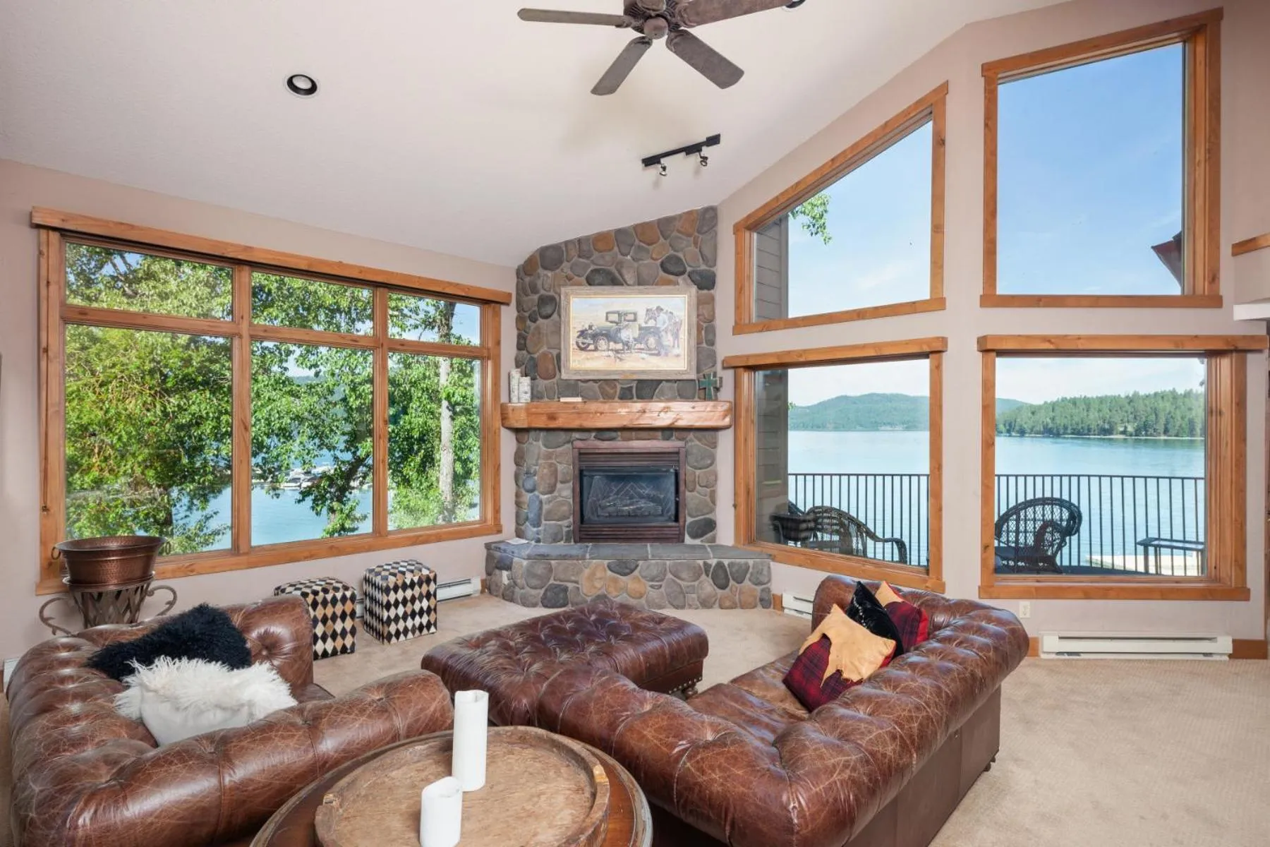 Living room in Lodge at Whitefish Lake