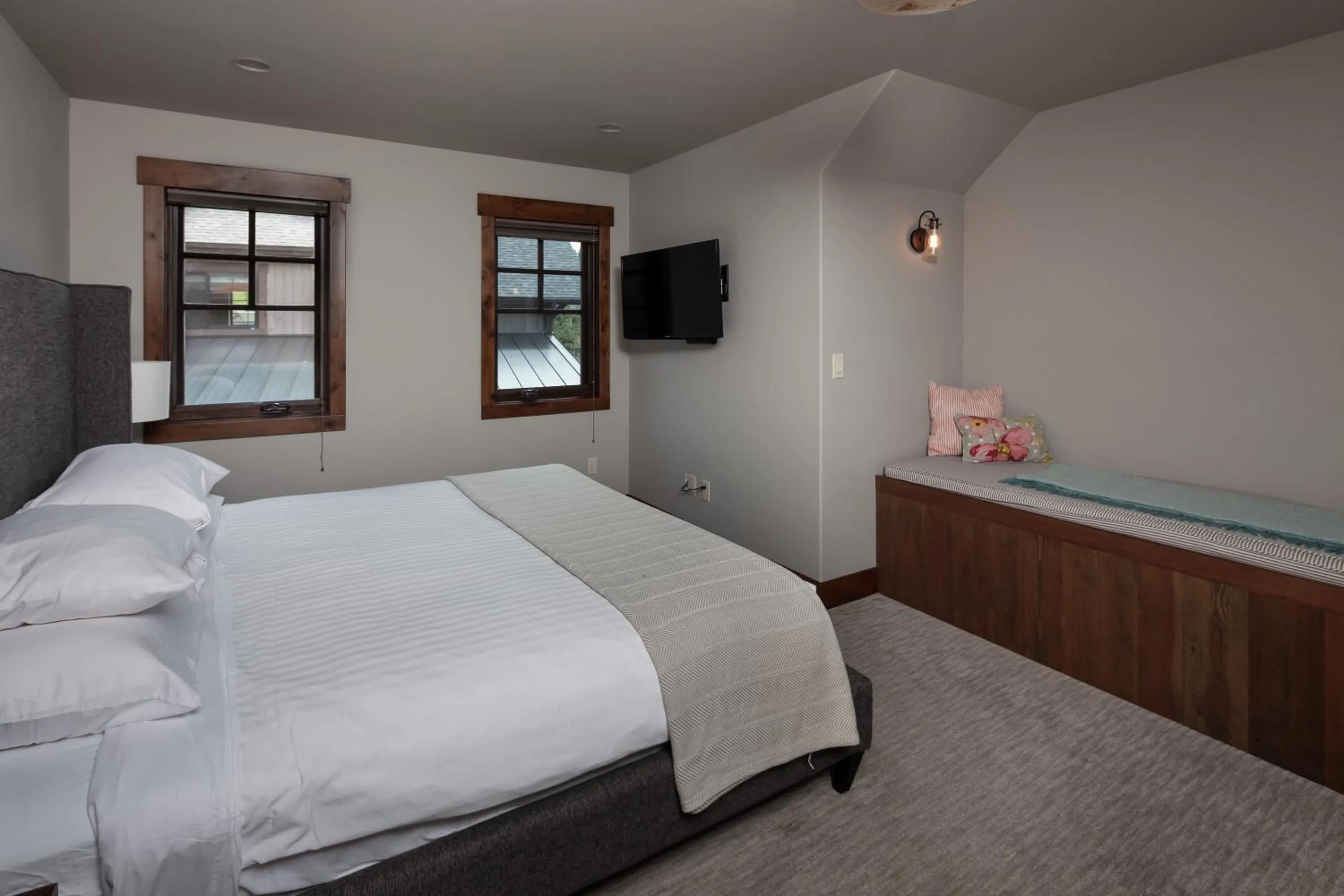 Bedroom, Bed in Lodge at Whitefish Lake