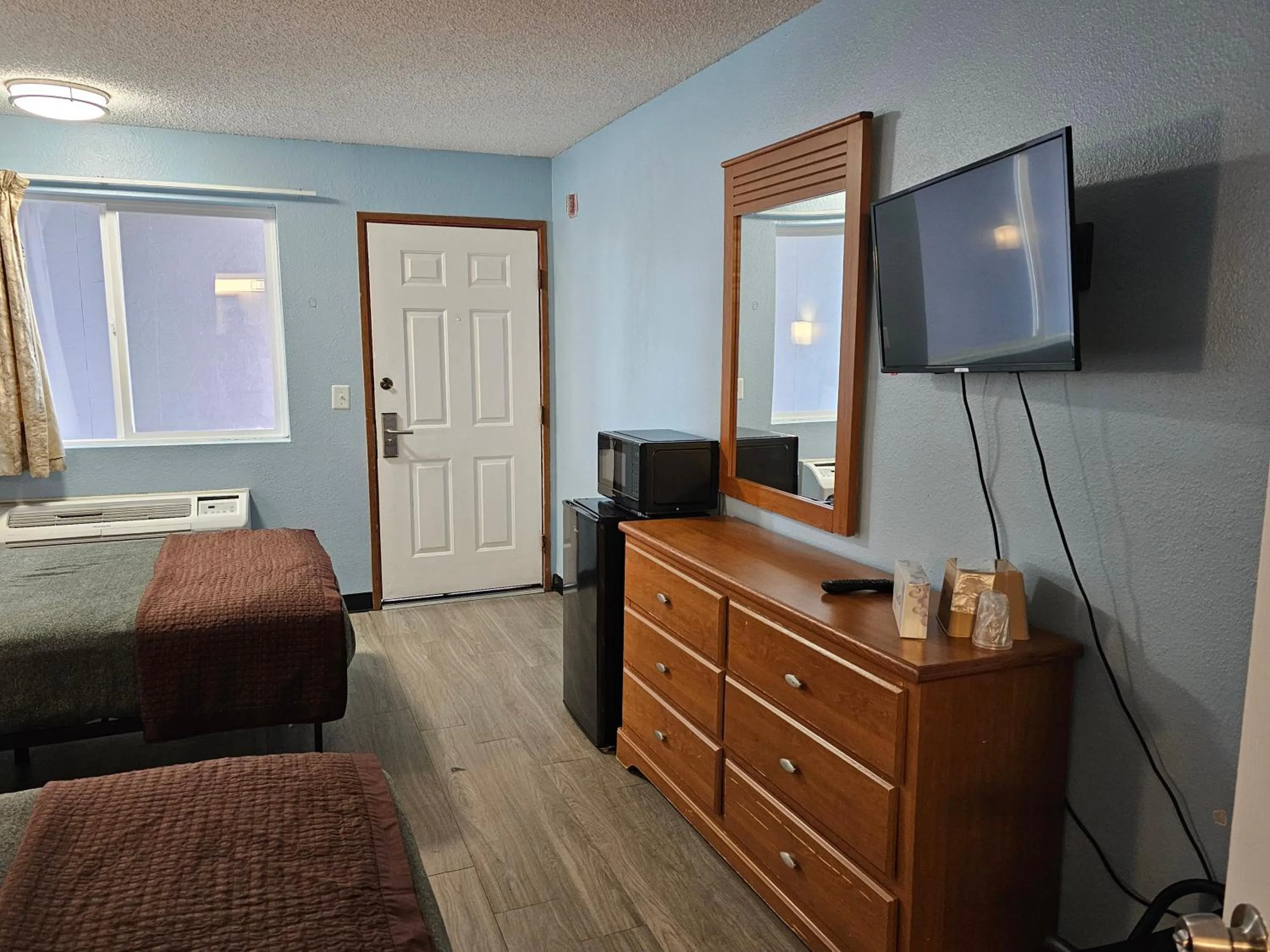 TV and multimedia, Bed in Sumner Motor Inn