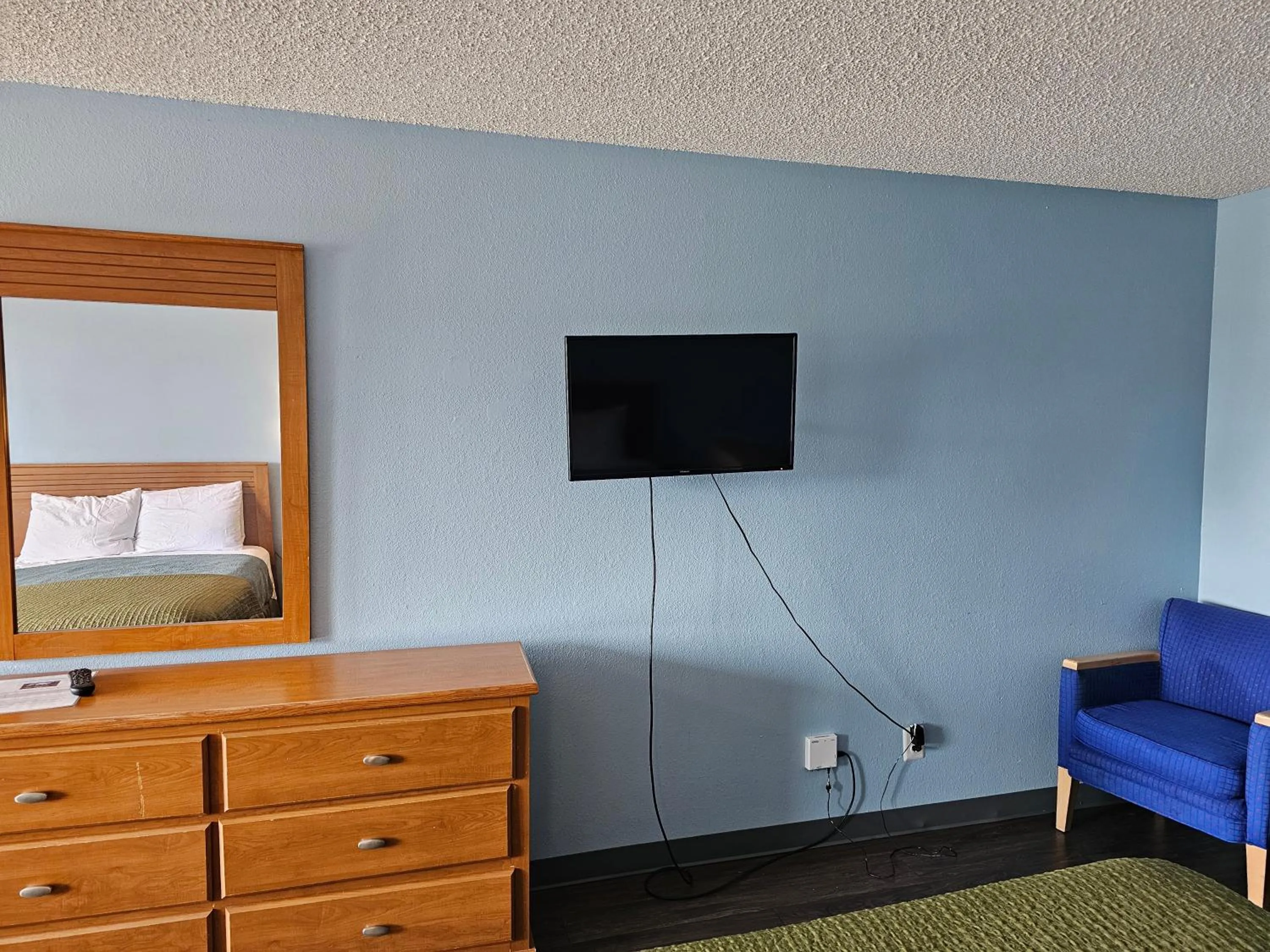 TV and multimedia, Bed in Sumner Motor Inn
