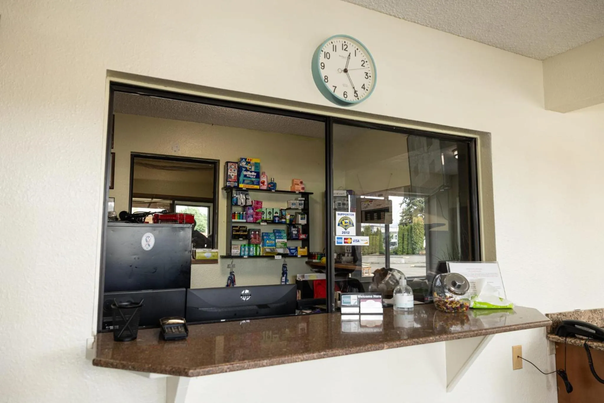 Lobby or reception in Sumner Motor Inn