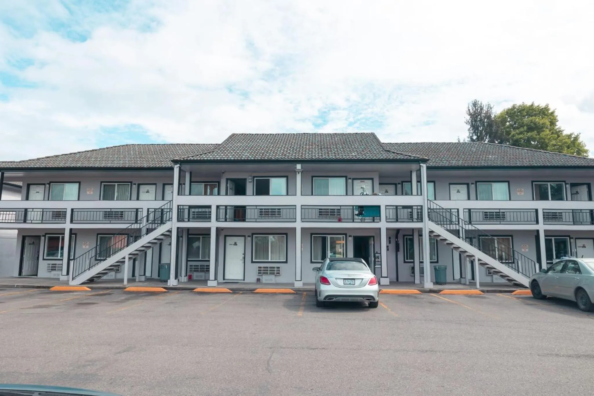 Property building in Sumner Motor Inn