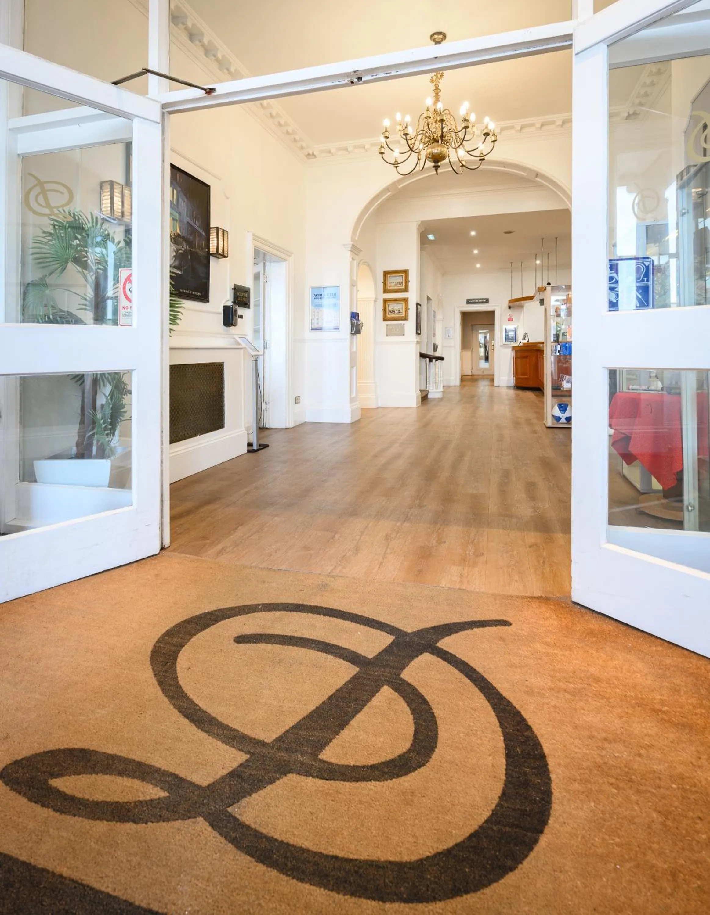 Facade/entrance in Hotel Prince Regent