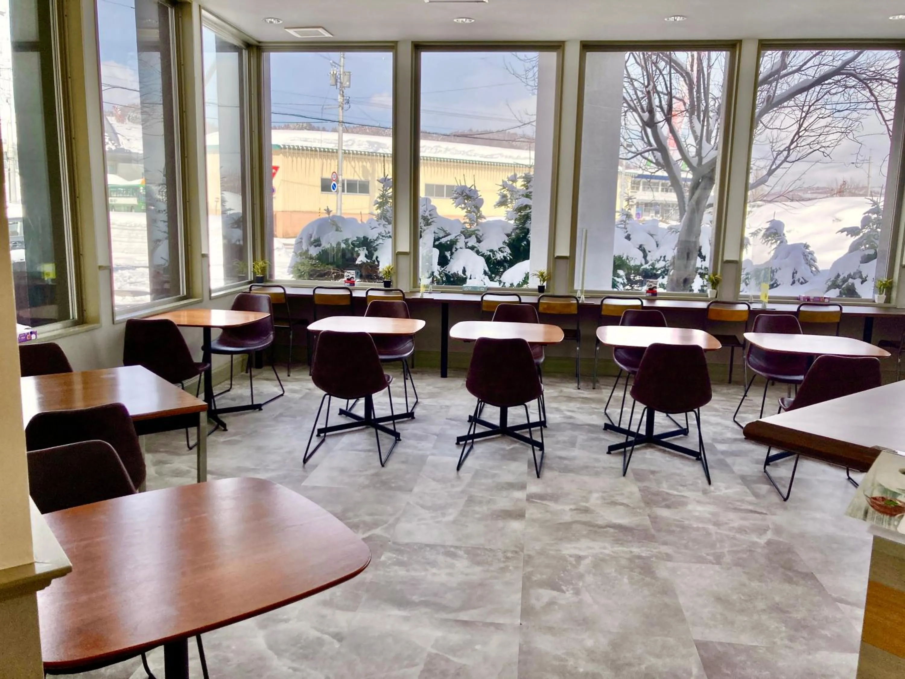 Communal lounge/ TV room in Smart Hotel Kutchan