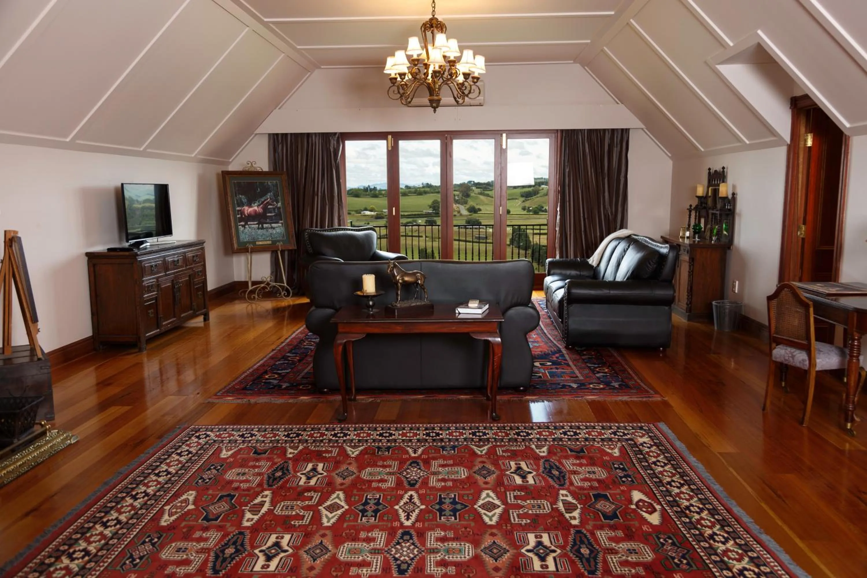 Photo of the whole room in Lake Karapiro Lodge