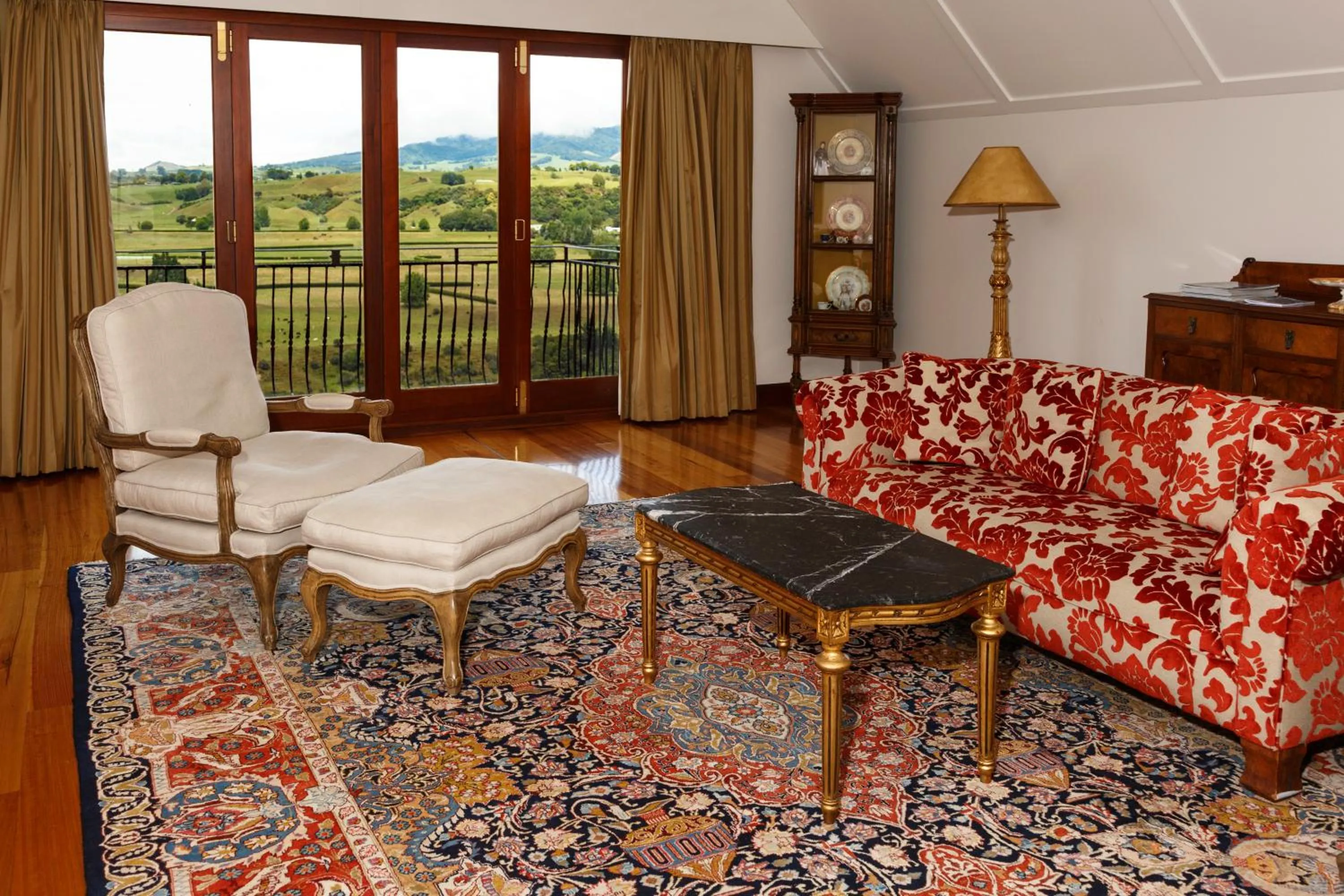 Photo of the whole room in Lake Karapiro Lodge