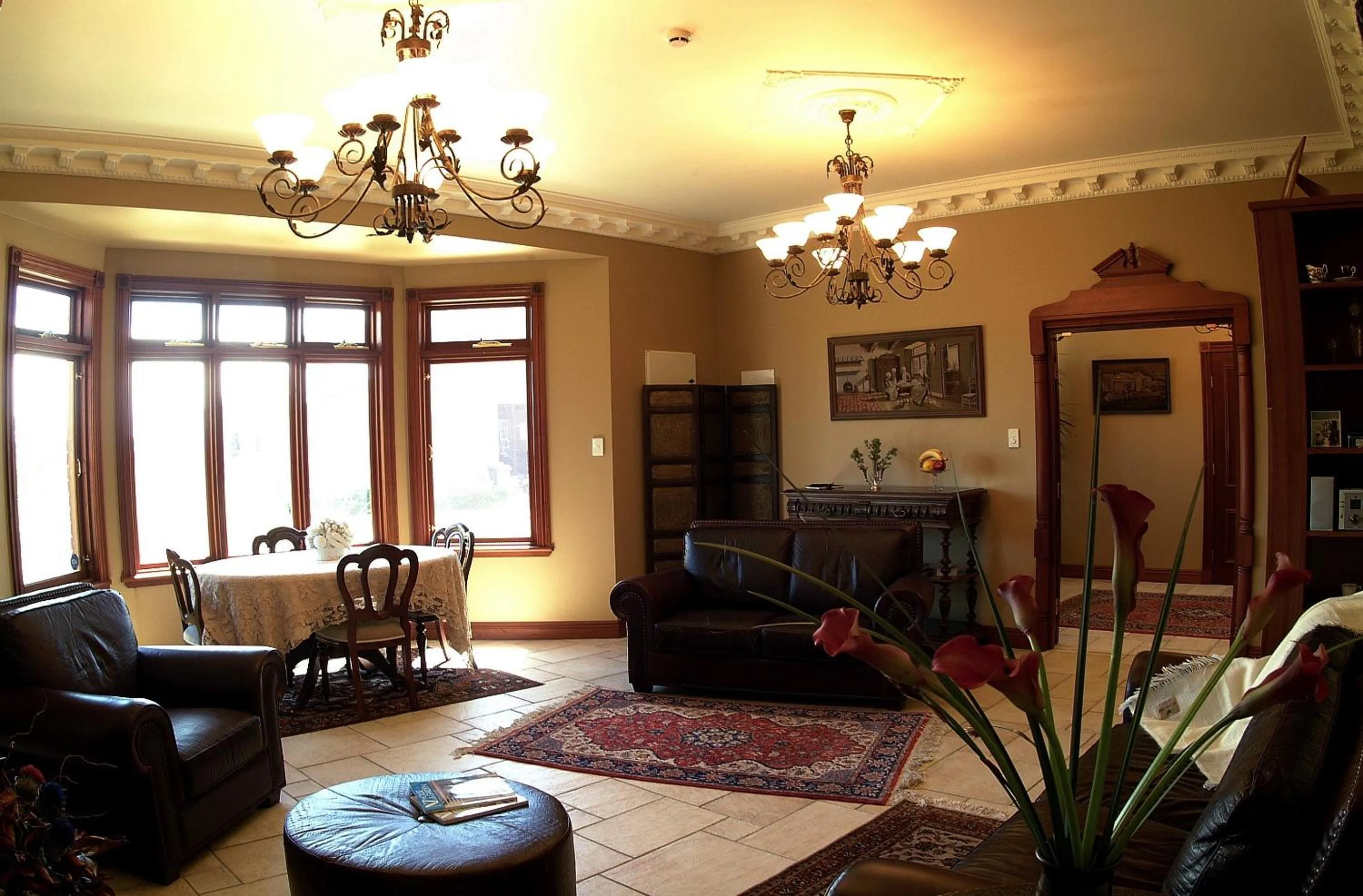 Communal lounge/ TV room in Lake Karapiro Lodge