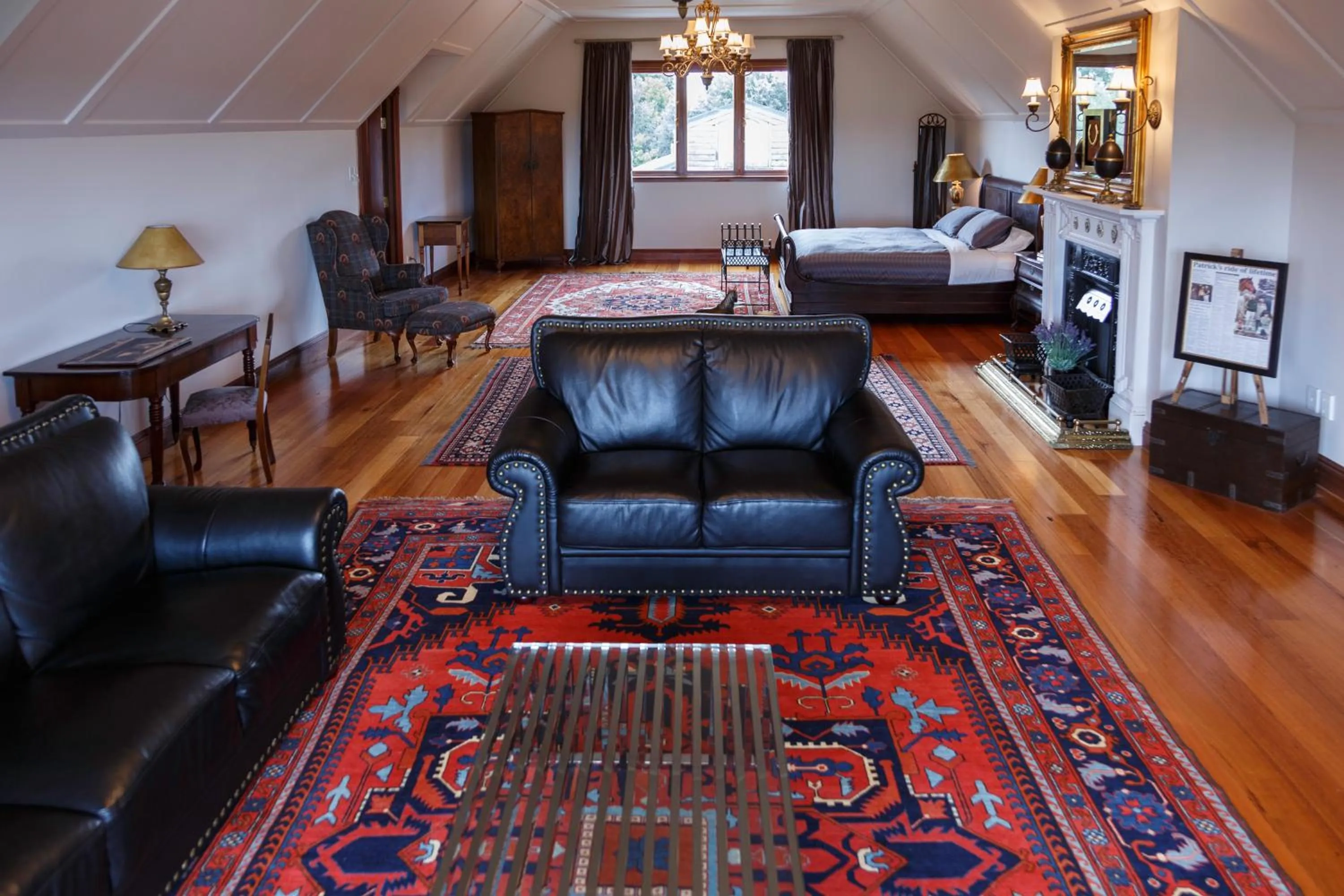 Photo of the whole room, Bed in Lake Karapiro Lodge