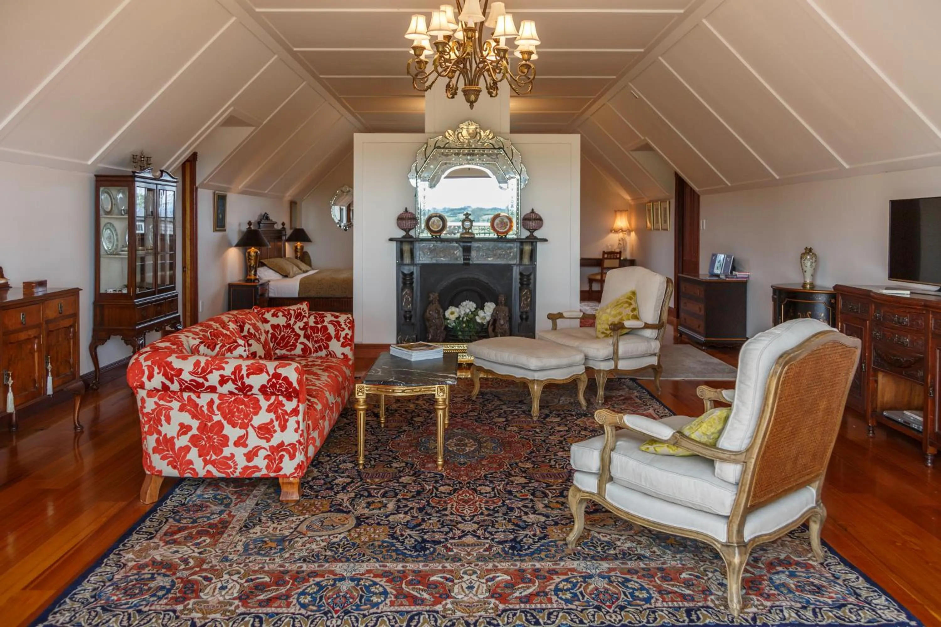 Photo of the whole room in Lake Karapiro Lodge