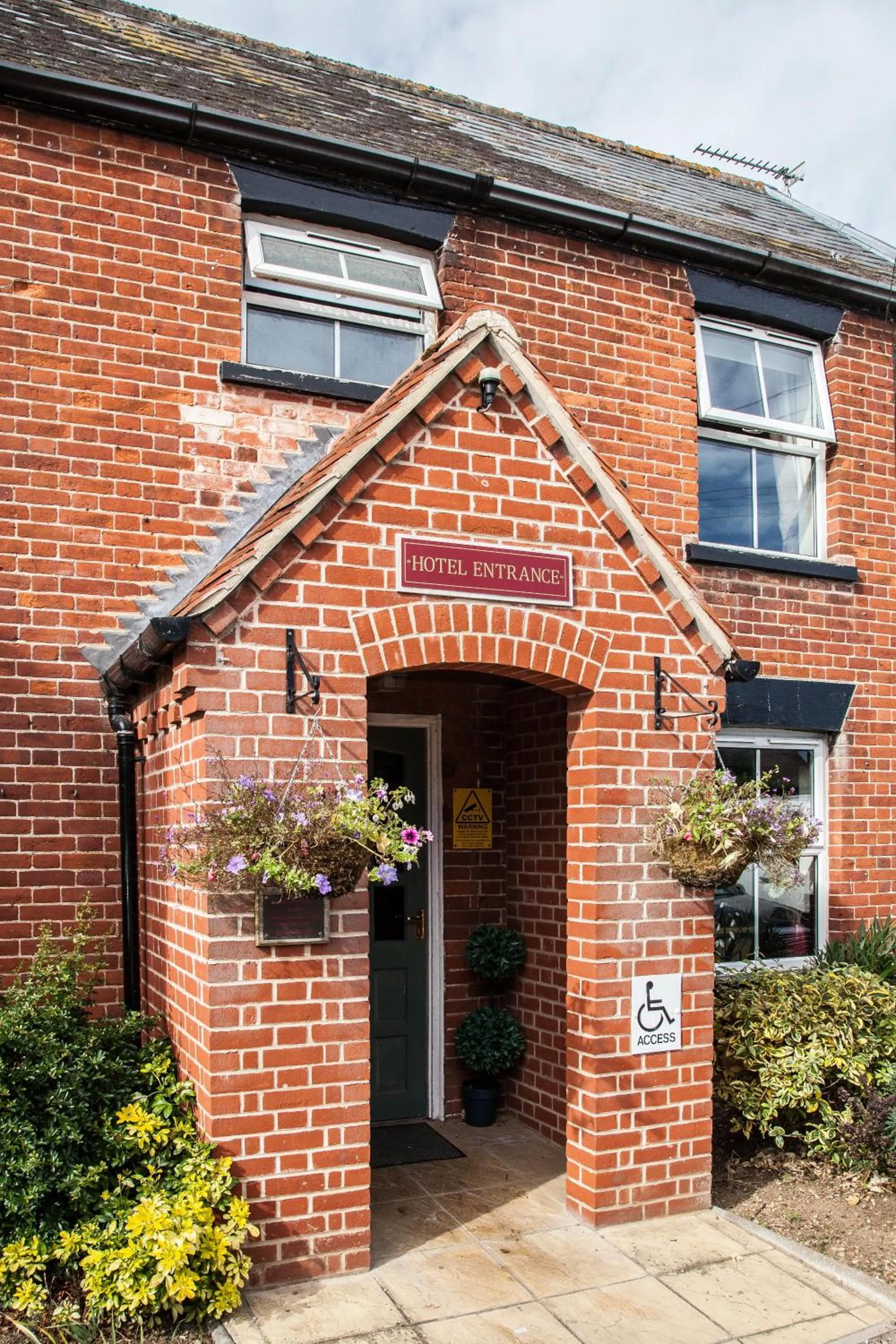 Facade/entrance in Wayford Bridge Inn Hotel