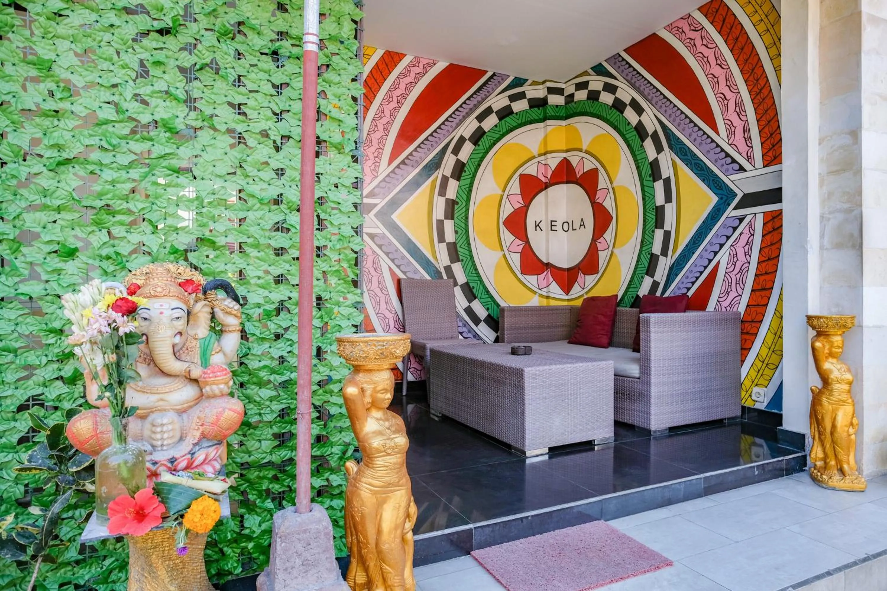 Seating area in RedDoorz near Legian Street