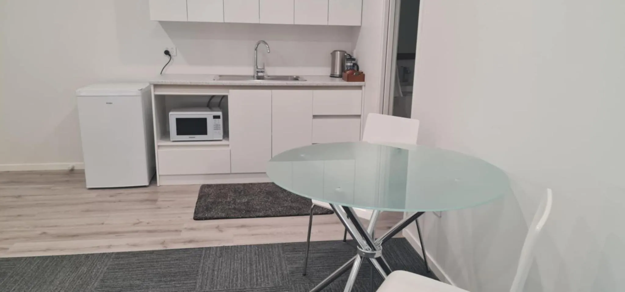 Kitchen or kitchenette in Alpine Chalets