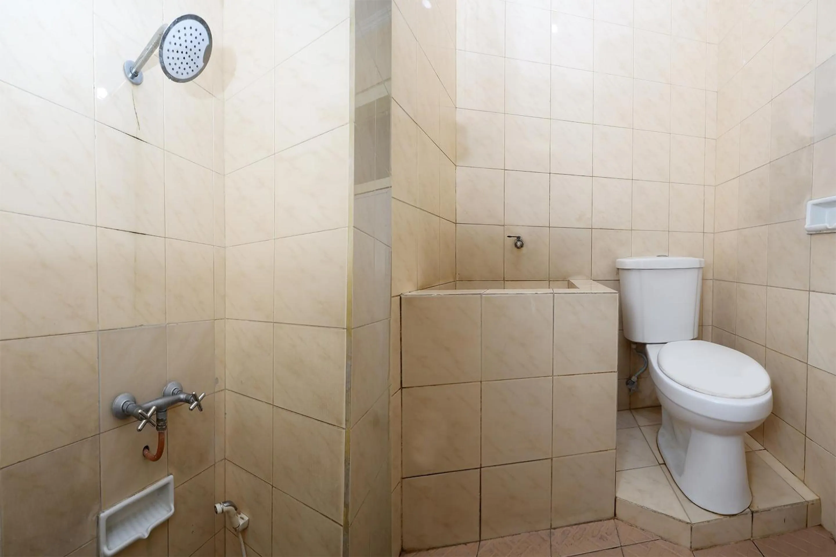 Bathroom in OYO 1843 Cahya Nirwana