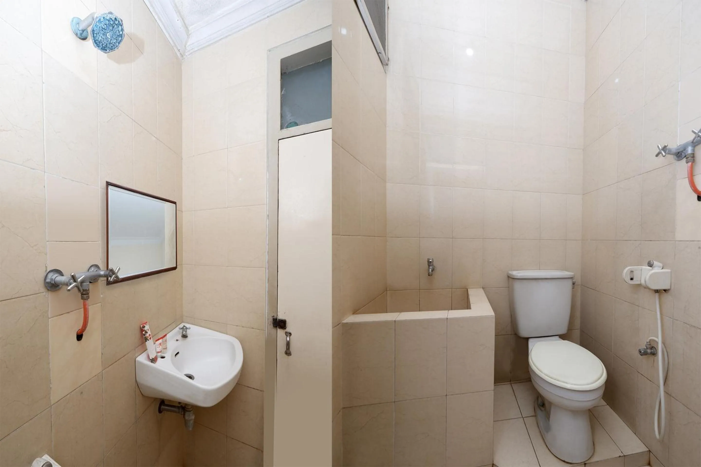 Bathroom in OYO 1843 Cahya Nirwana