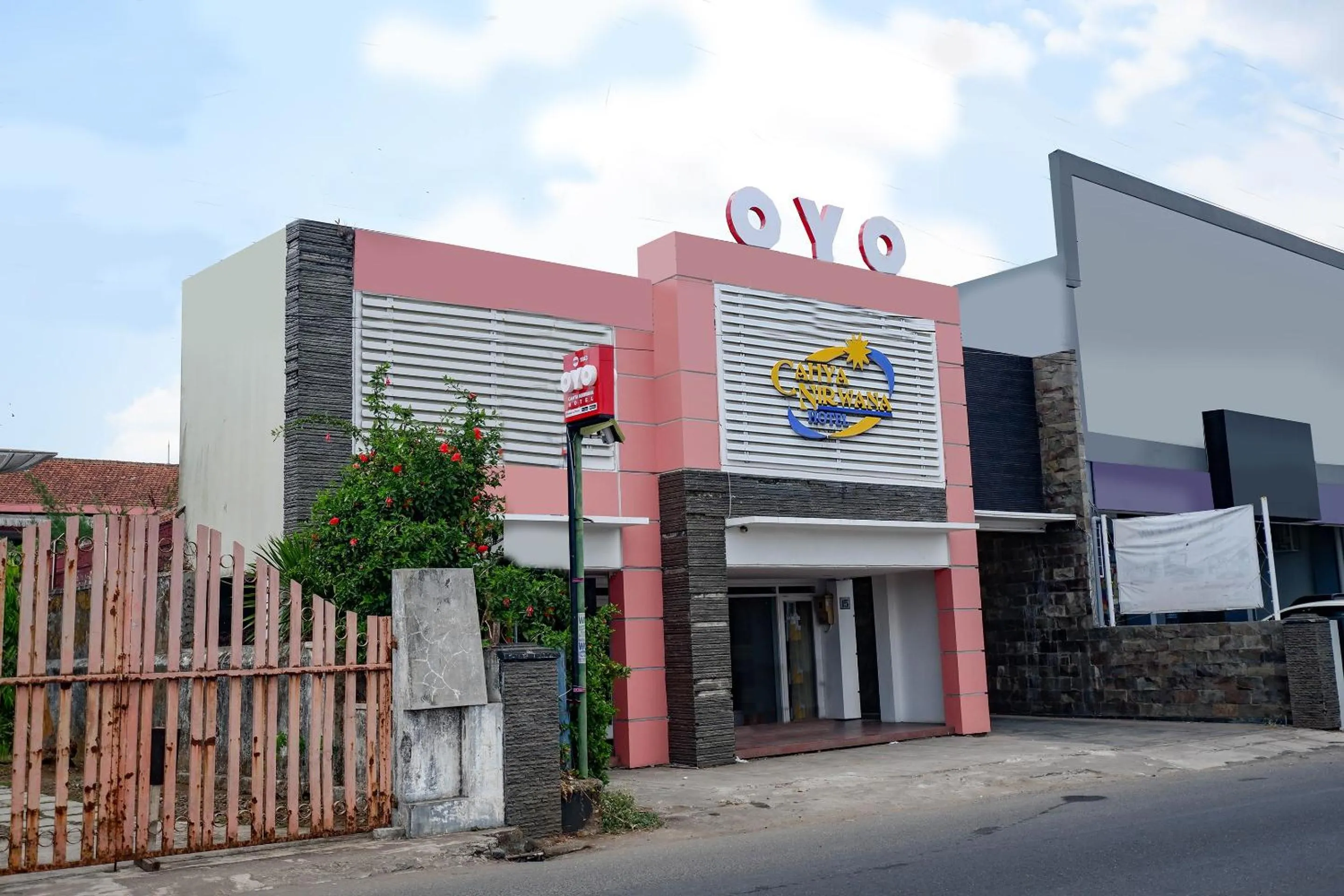 Facade/entrance in OYO 1843 Cahya Nirwana