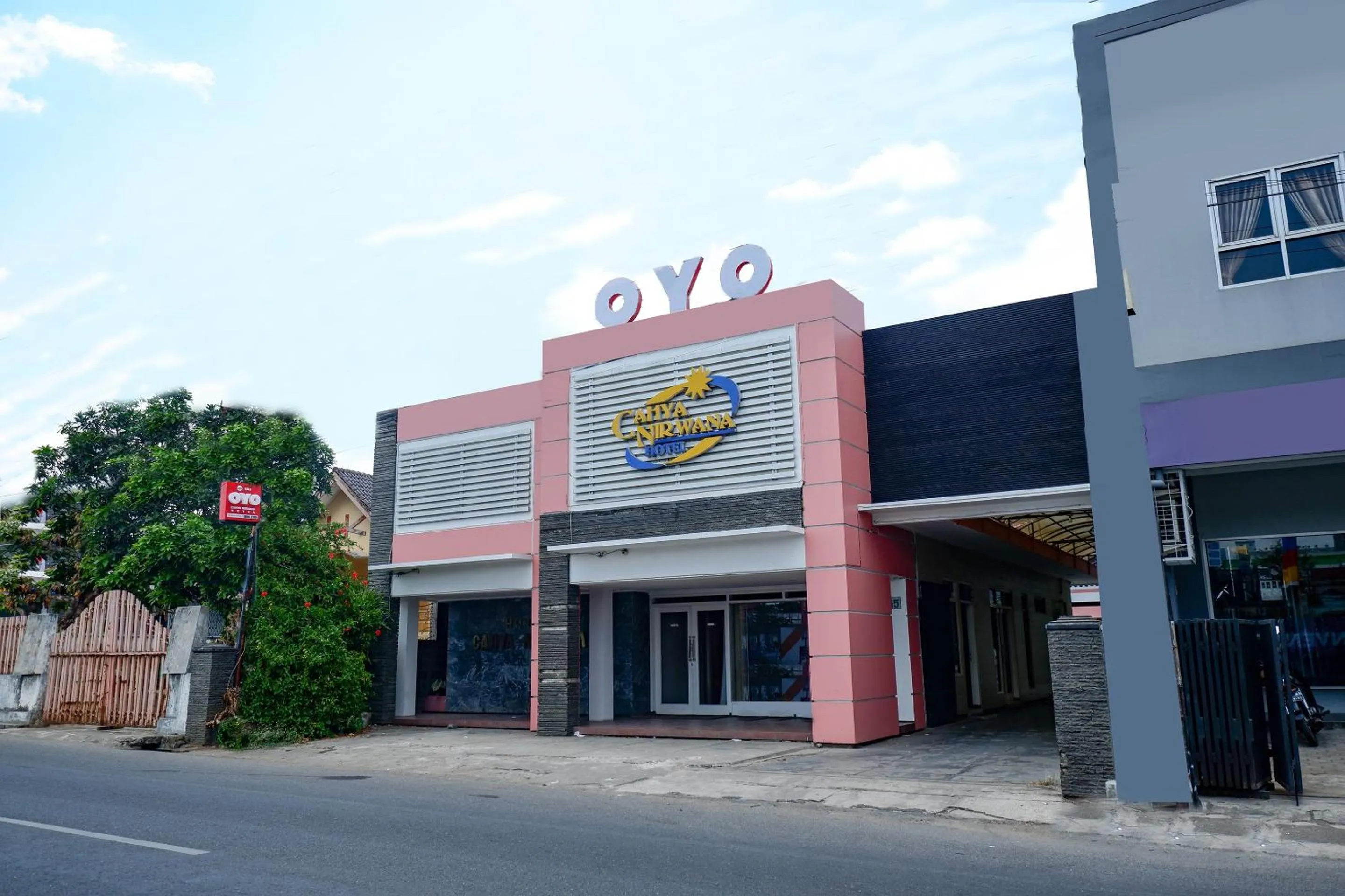Facade/entrance in OYO 1843 Cahya Nirwana