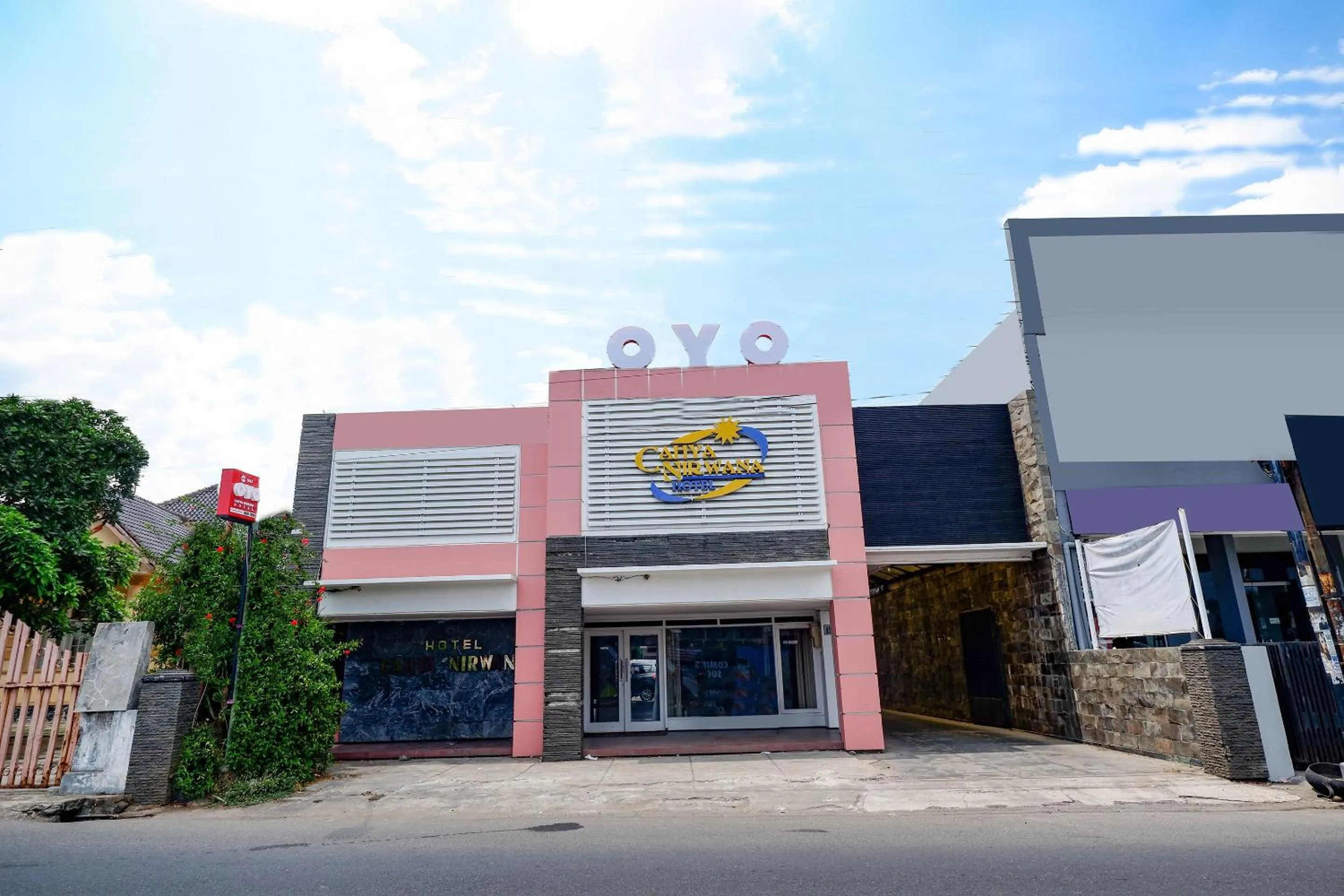 Facade/entrance in OYO 1843 Cahya Nirwana