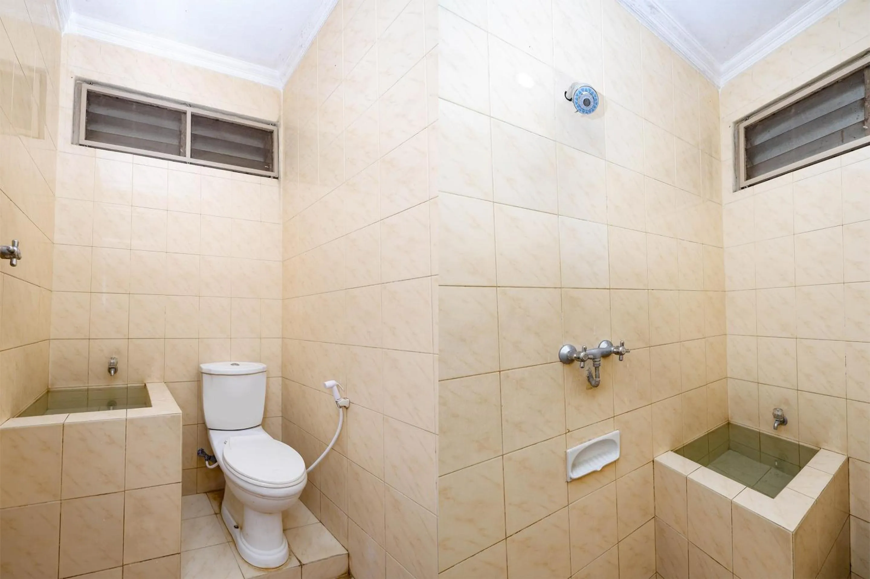 Bathroom in OYO 1843 Cahya Nirwana